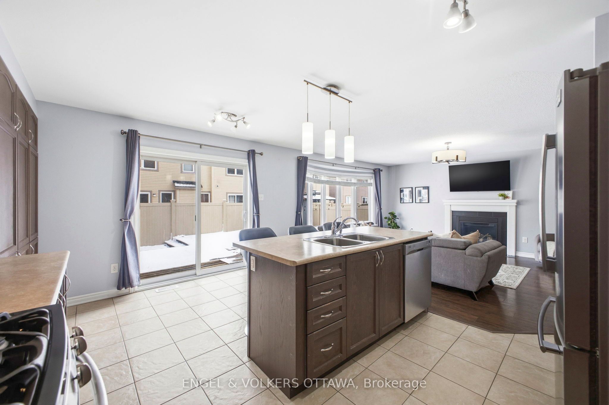 2206 Watercolours Way Property Photo 9