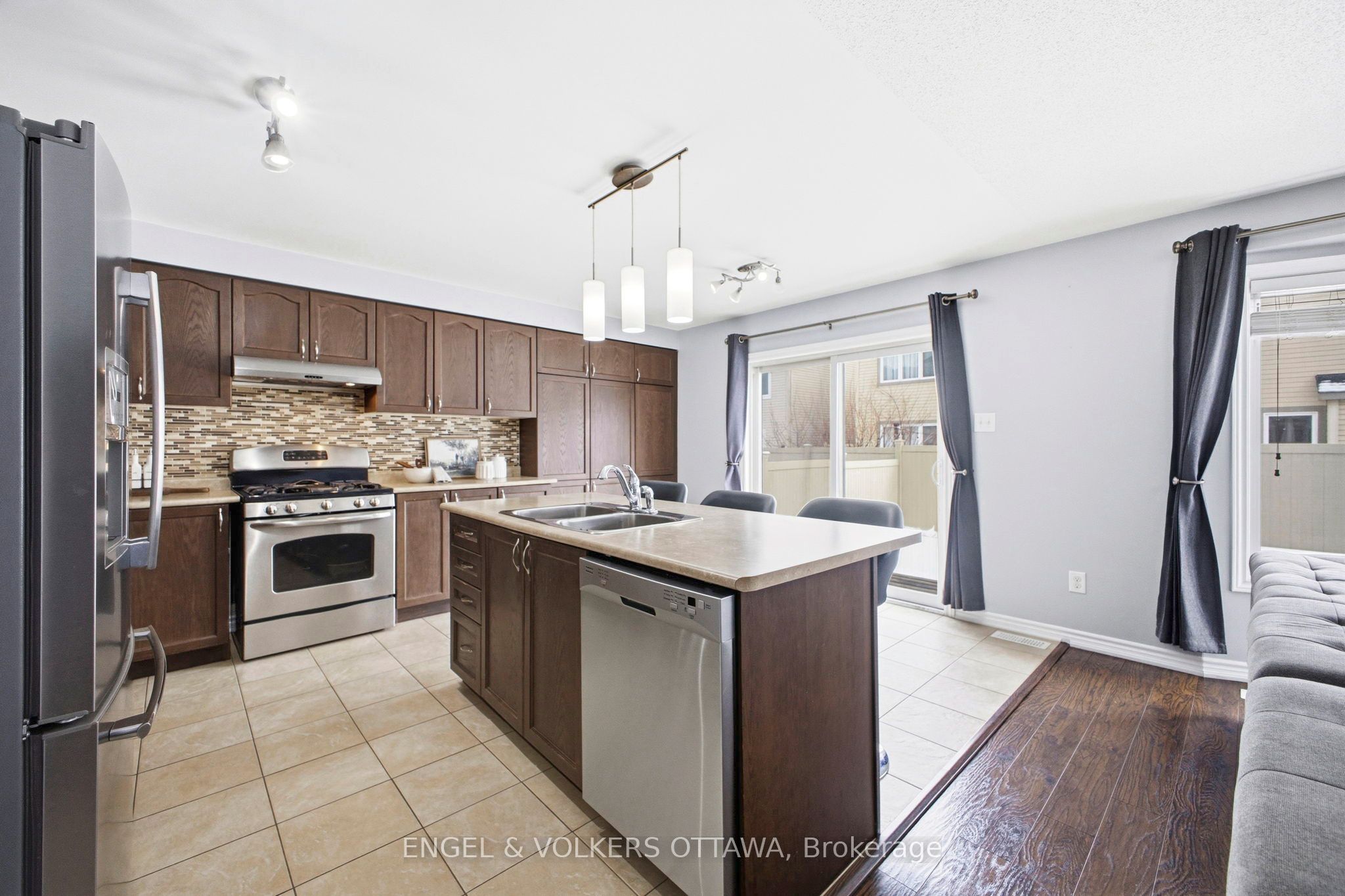 2206 Watercolours Way Property Photo 10