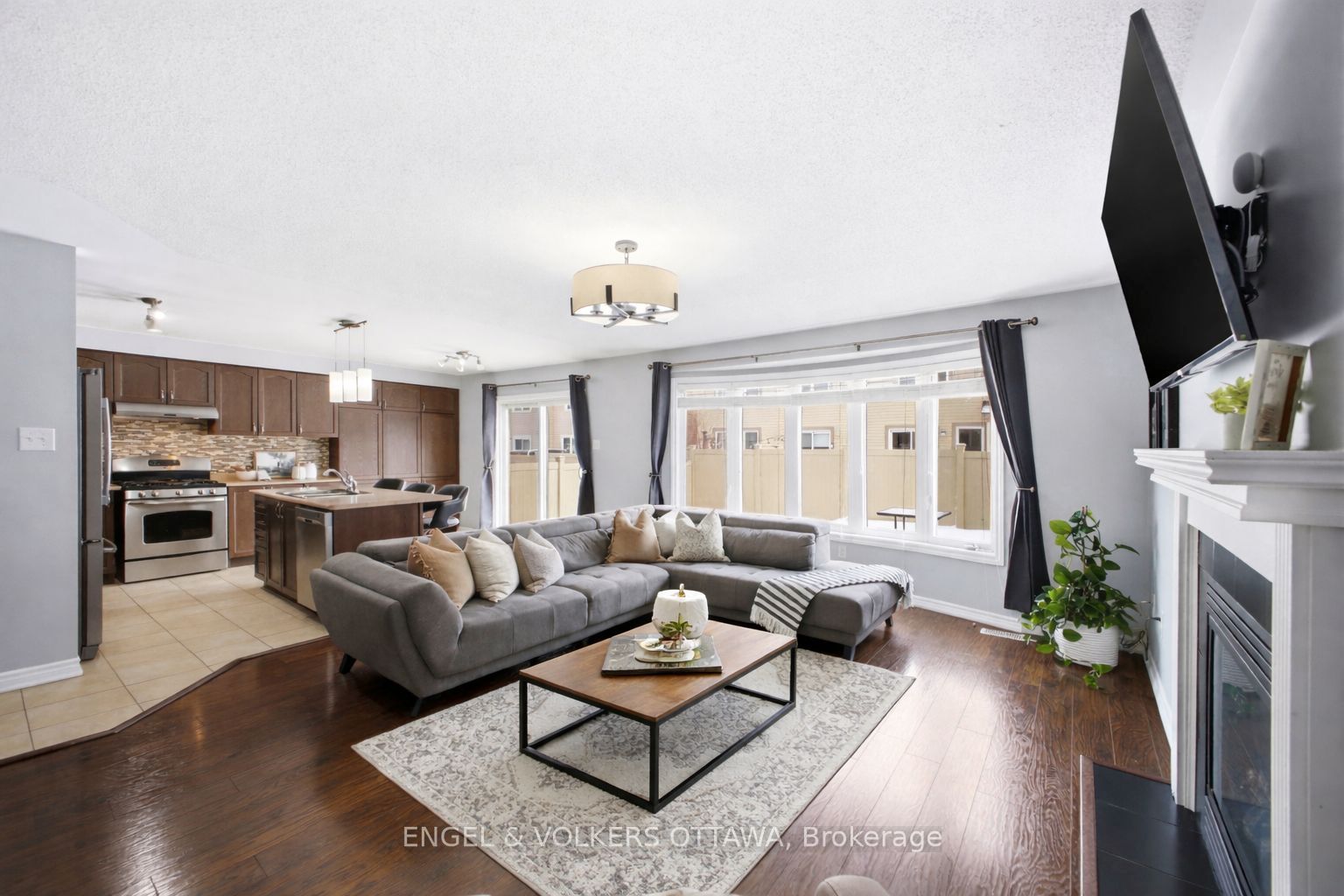 2206 Watercolours Way Property Photo 11