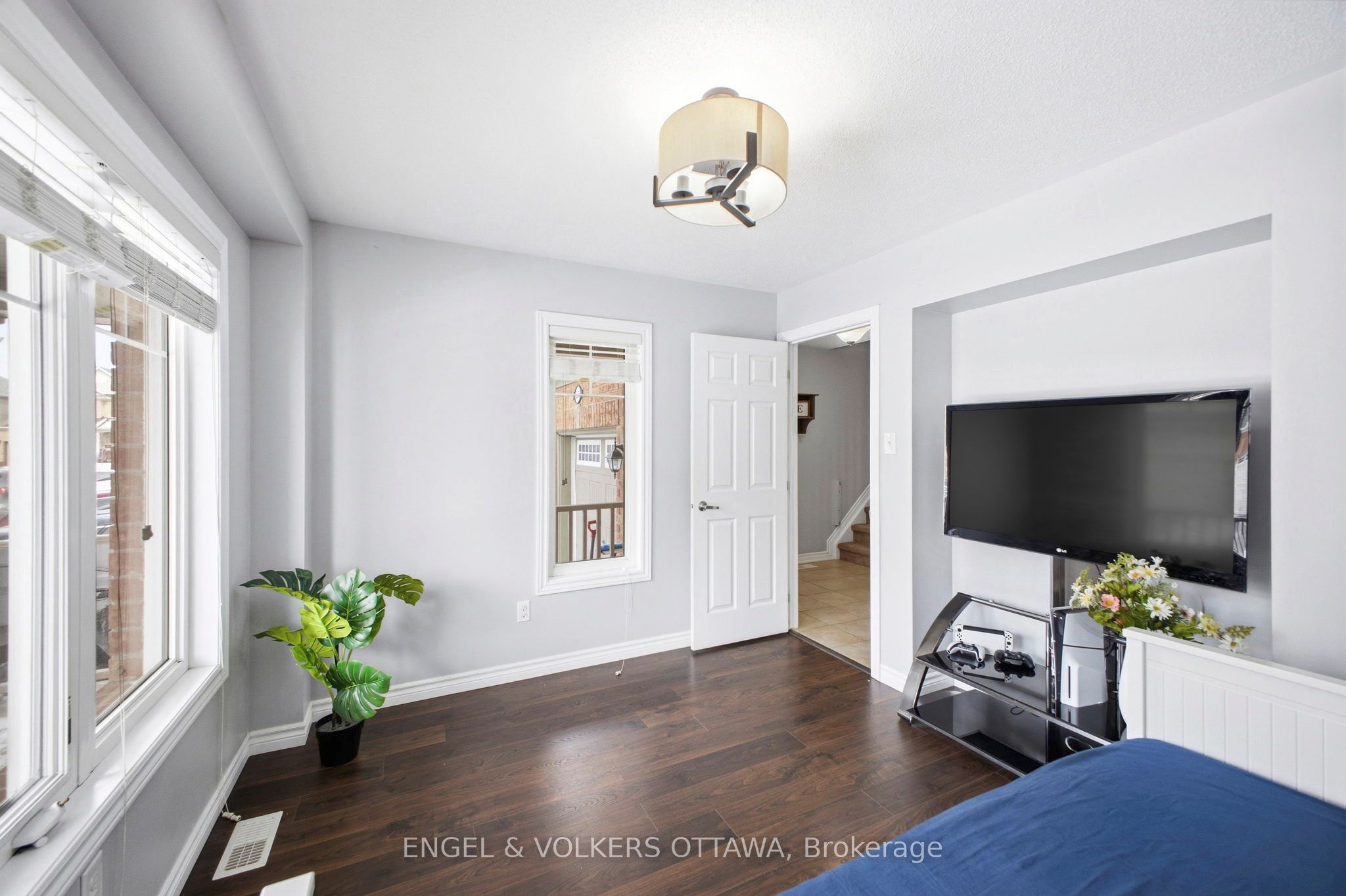 2206 Watercolours Way Property Photo 18