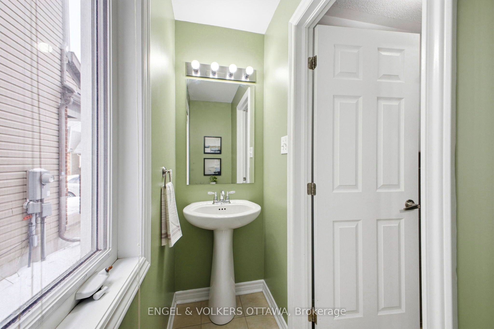 2206 Watercolours Way Property Photo 19