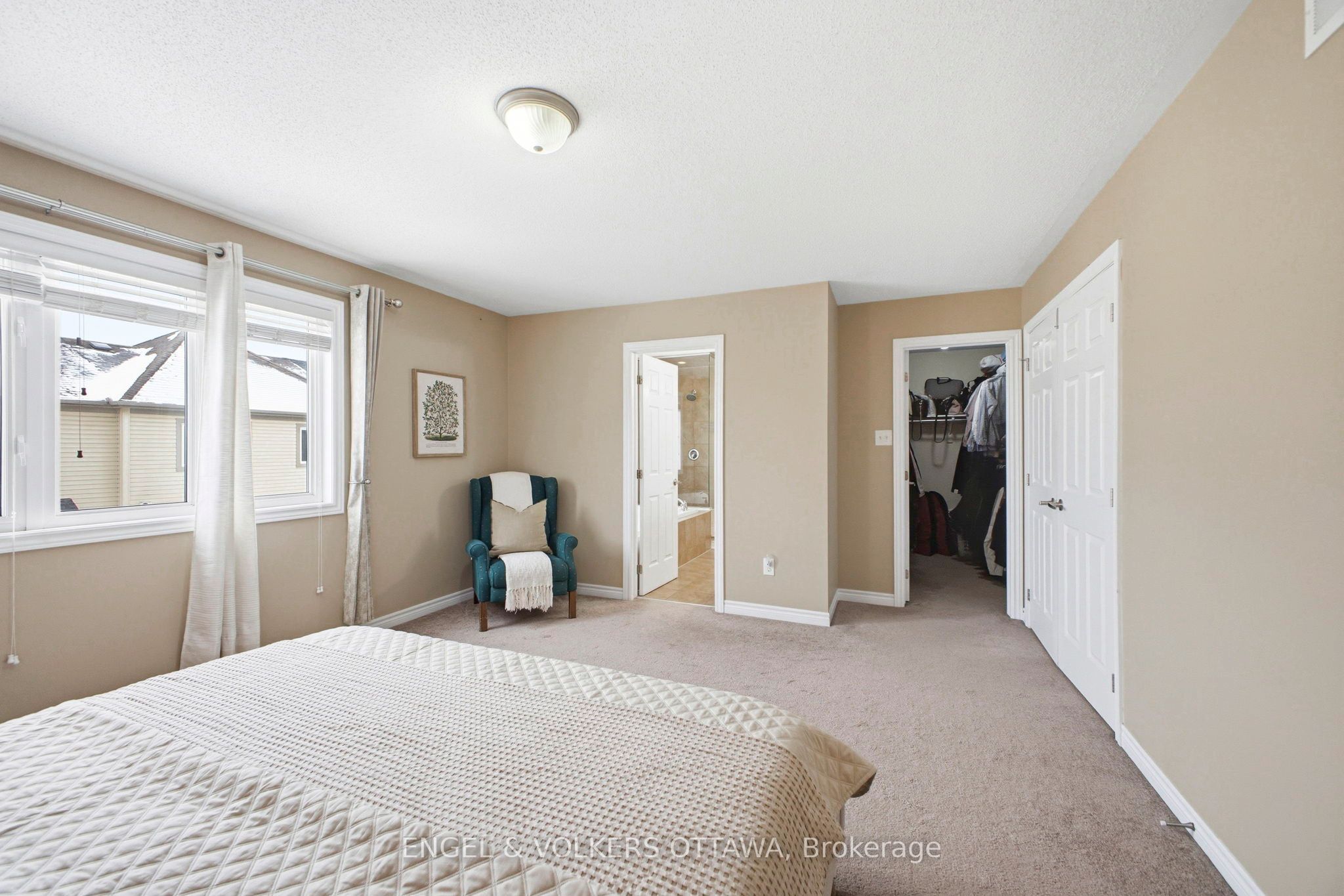 2206 Watercolours Way Property Photo 21