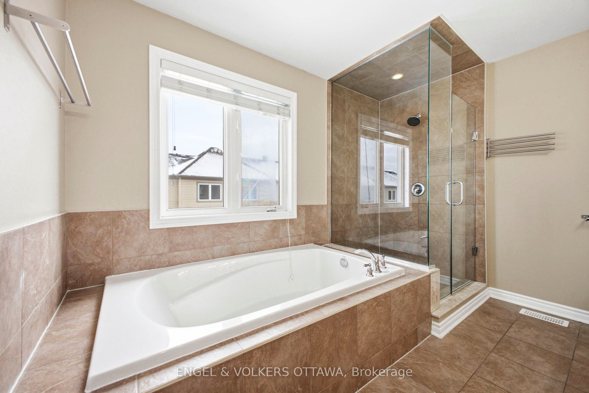 2206 Watercolours Way Property Photo 22