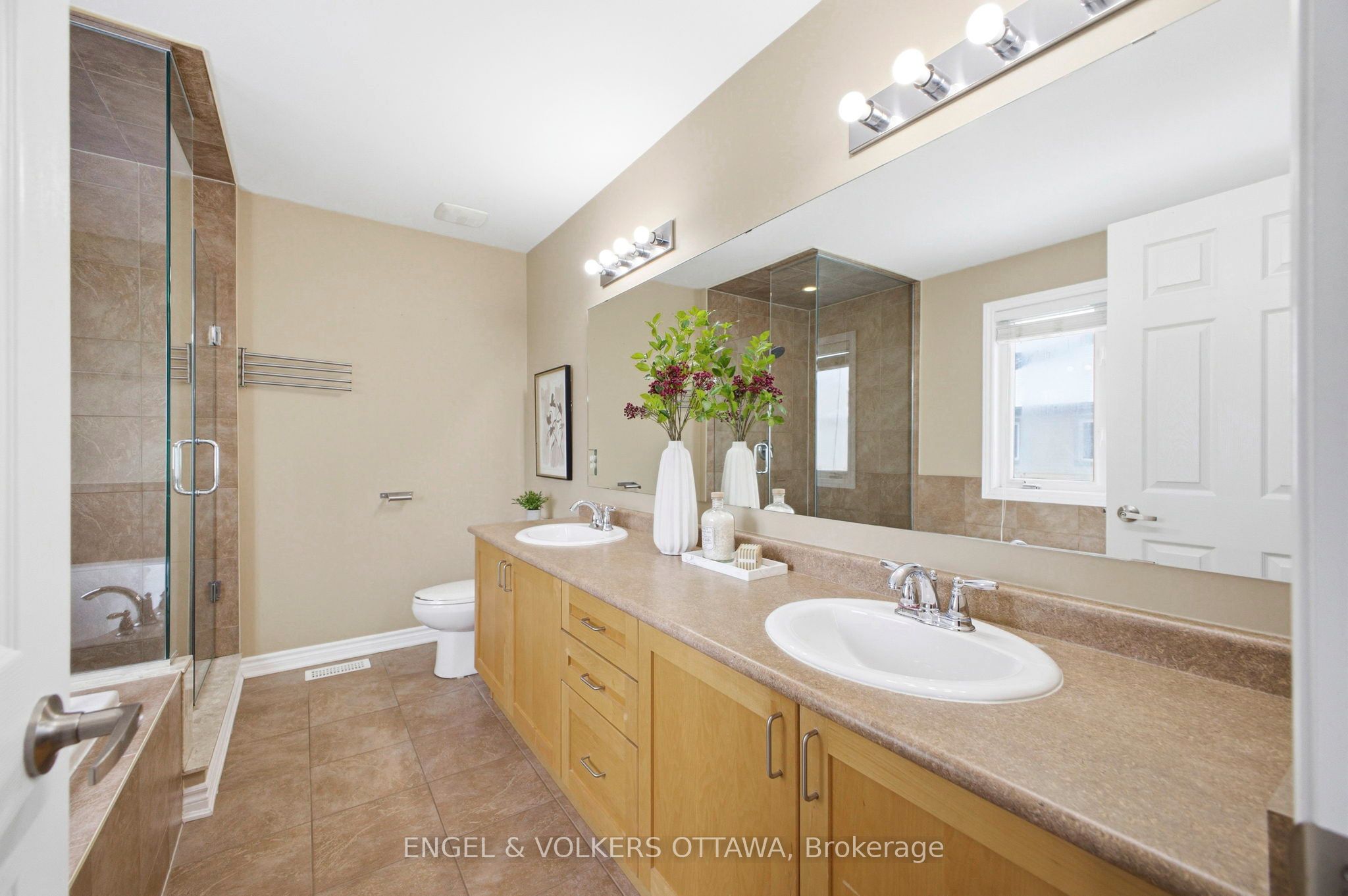 2206 Watercolours Way Property Photo 23