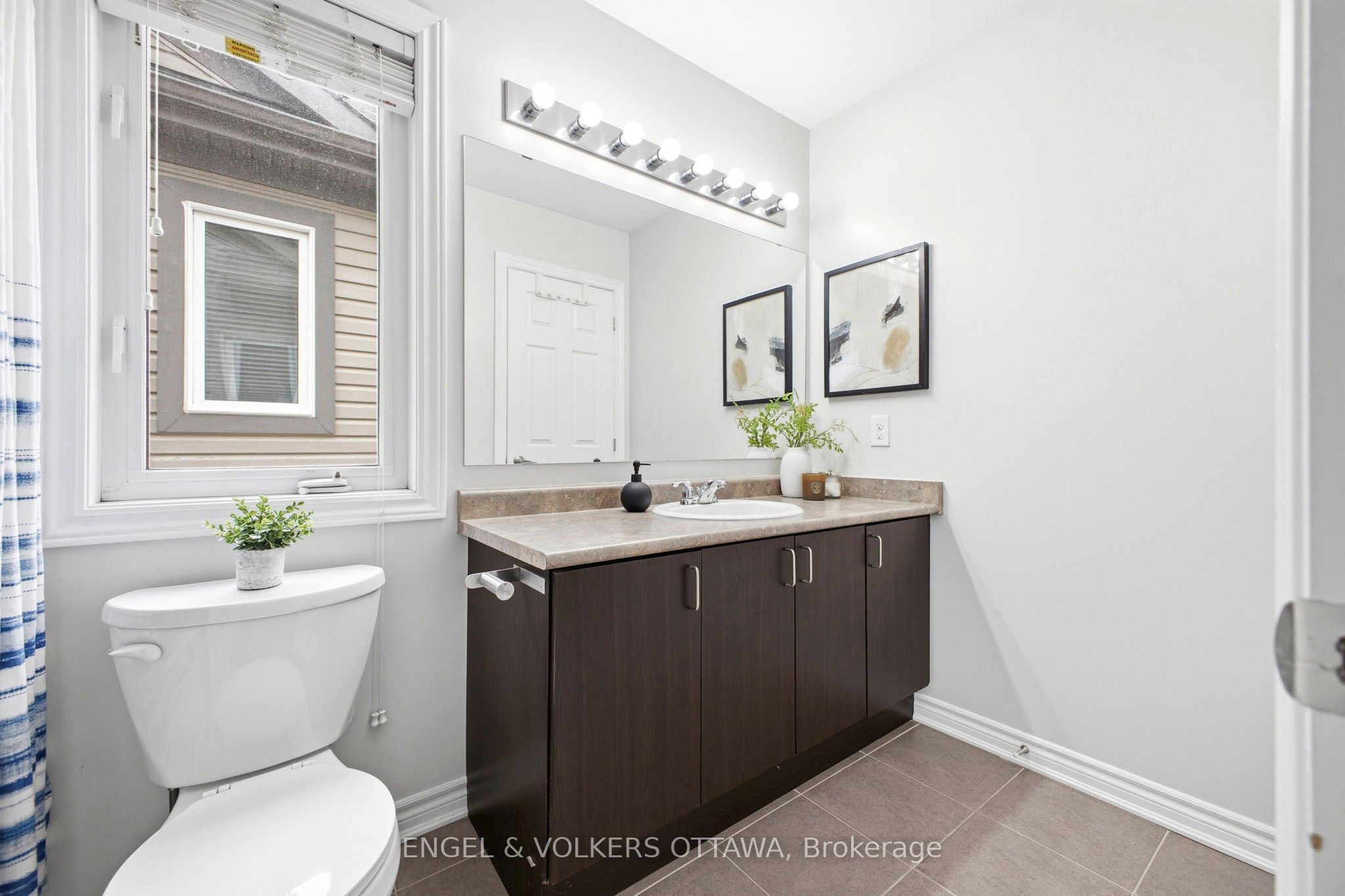 2206 Watercolours Way Property Photo 28