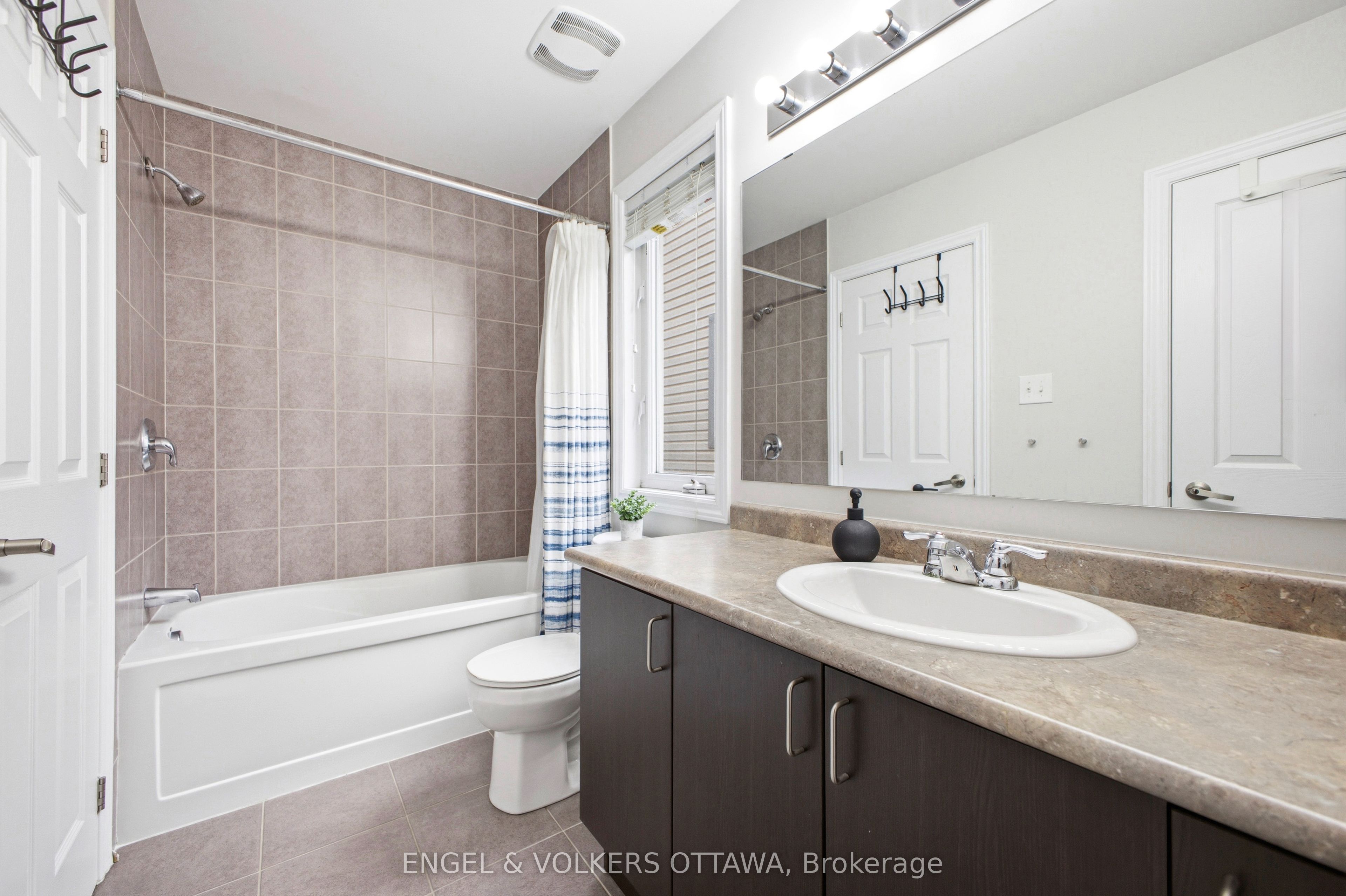 2206 Watercolours Way Property Photo 29
