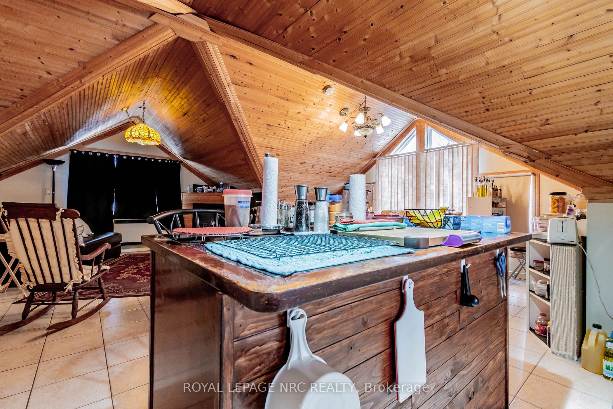 6490 Thorold Stone Road Property Photo 9