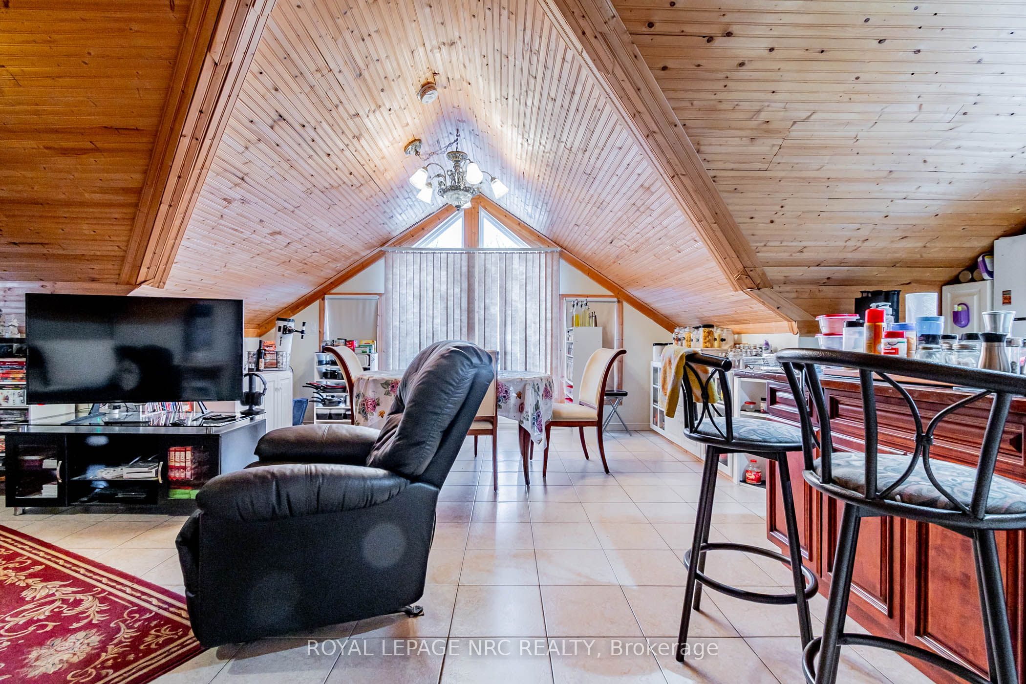 6490 Thorold Stone Road Property Photo 17
