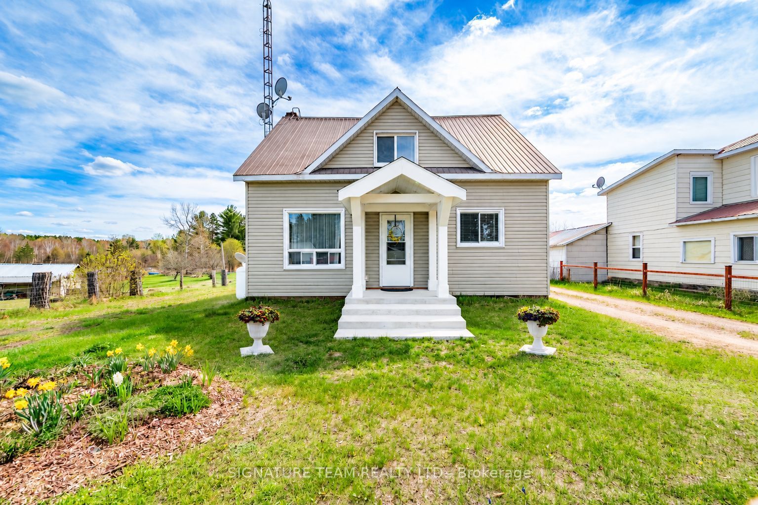 2683 Round Lake Road Property Photo 1