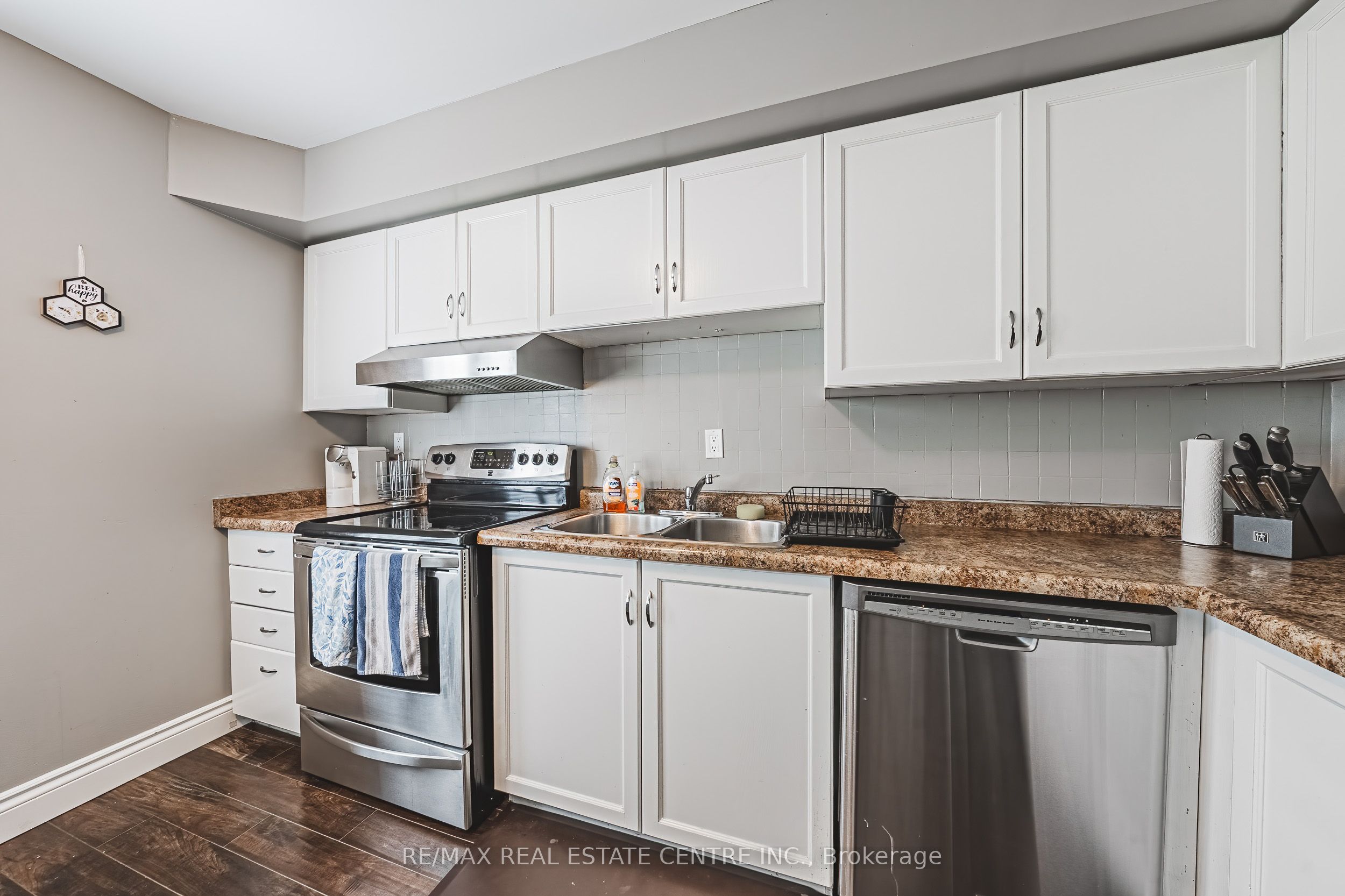 266 Limeridge Road E 3 Property Photo 6