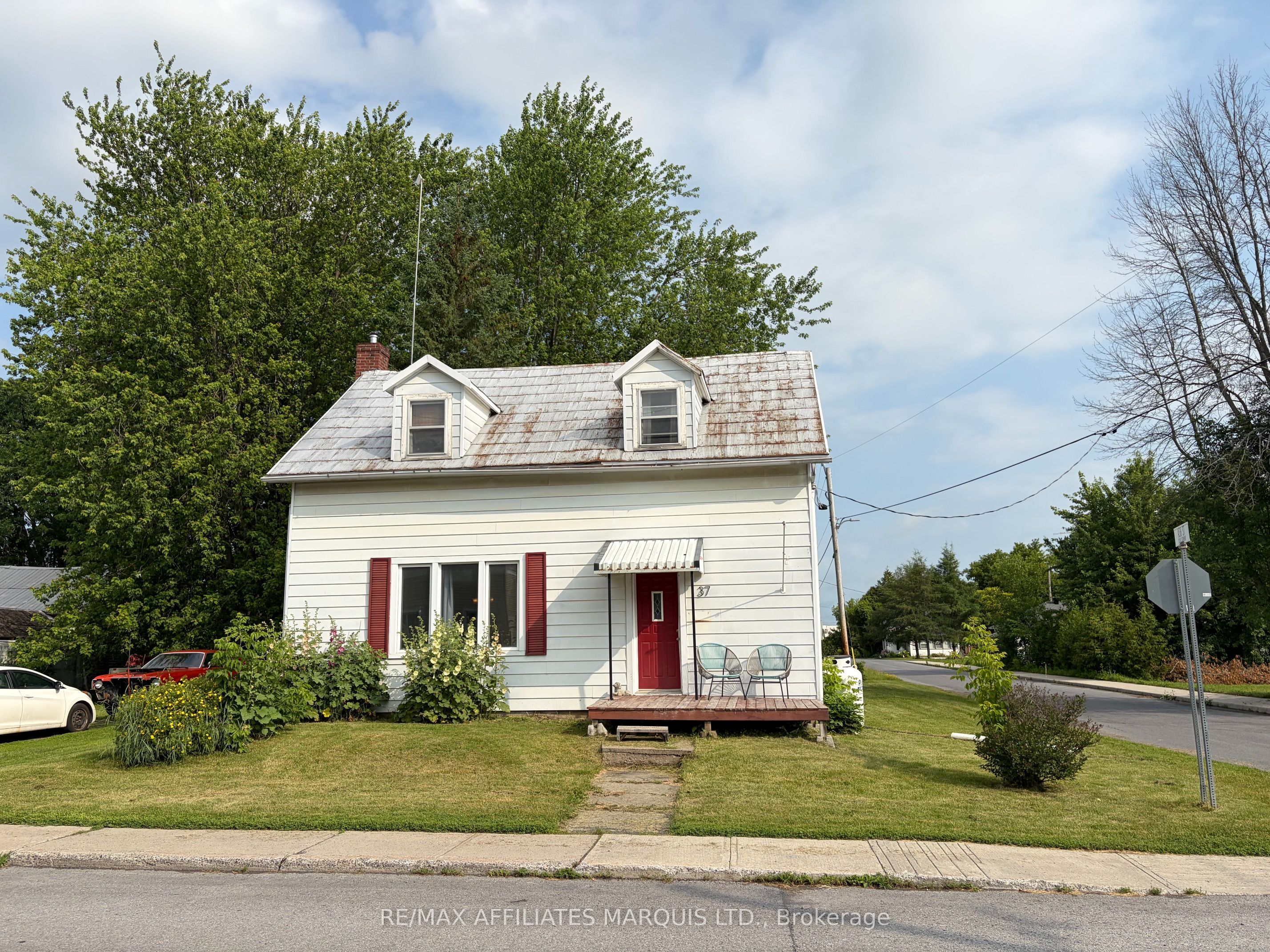 37 Main Street Property Photo 1