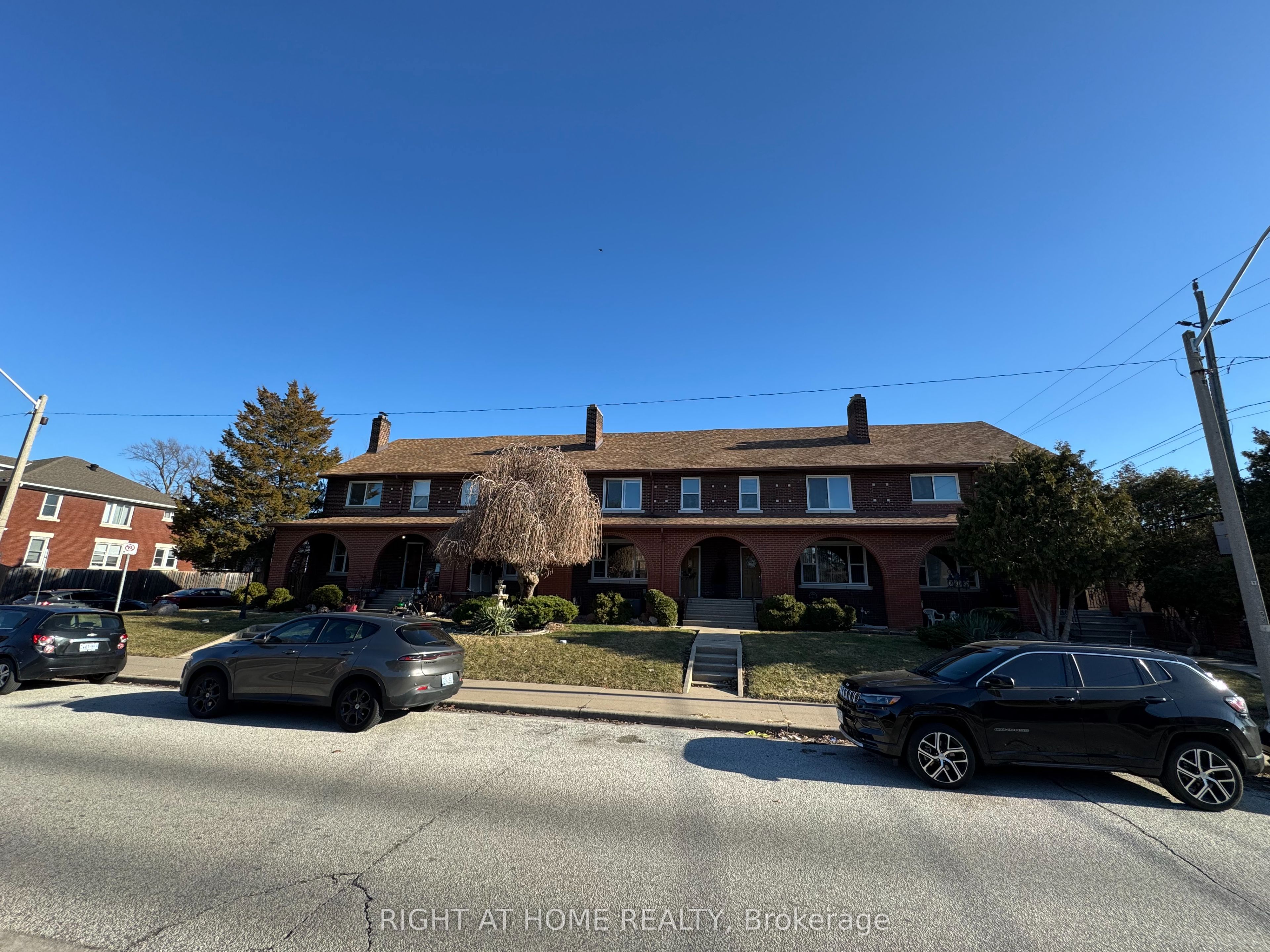 655-91 Giles Boulevard Property Photo 1