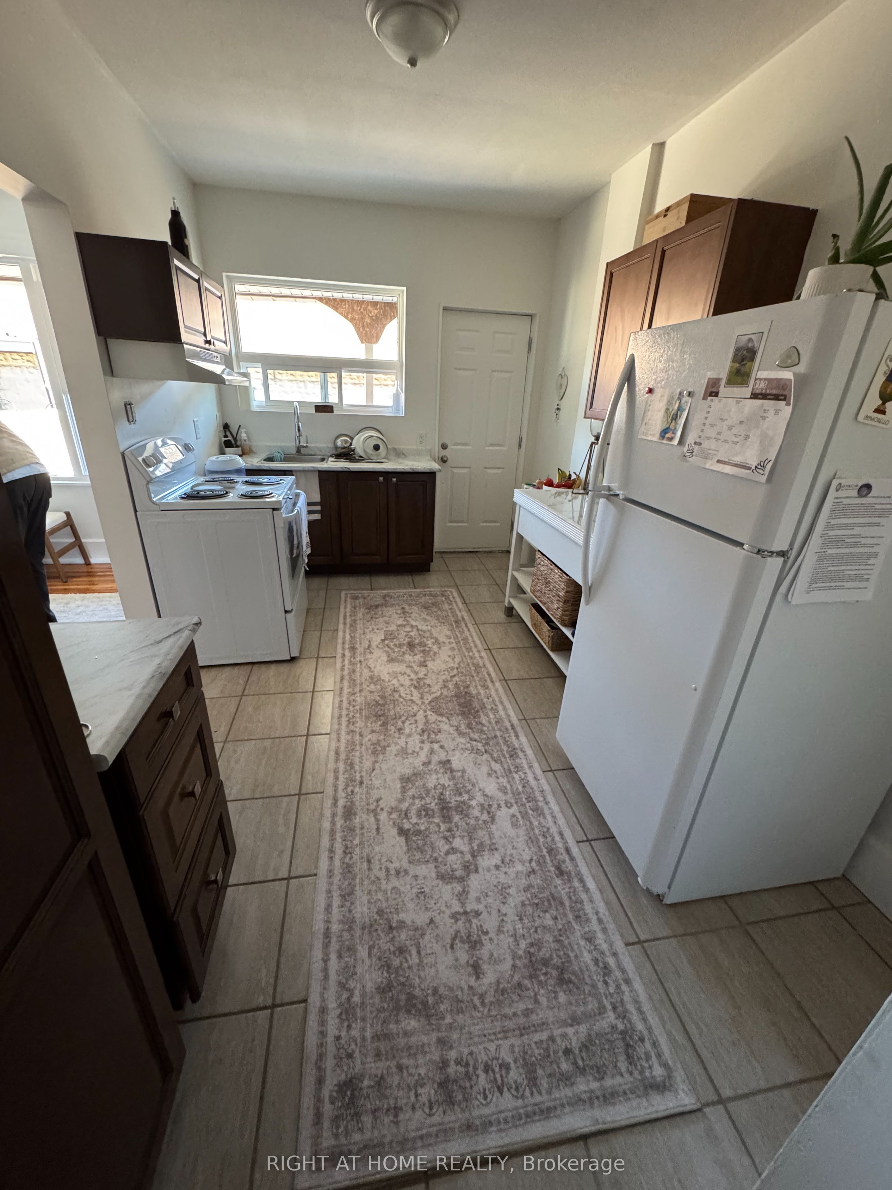 655-91 Giles Boulevard Property Photo 6
