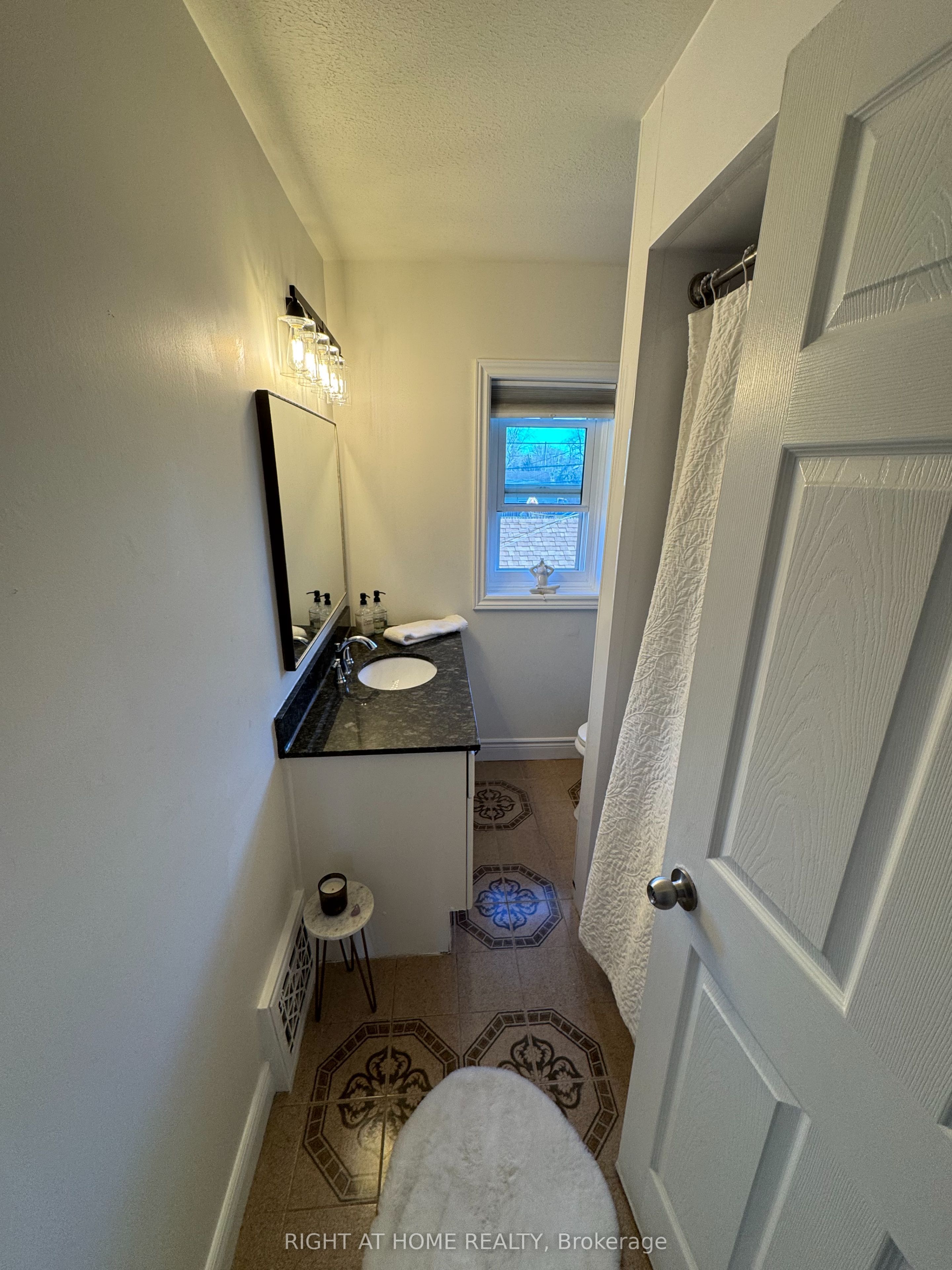 655-91 Giles Boulevard Property Photo 15