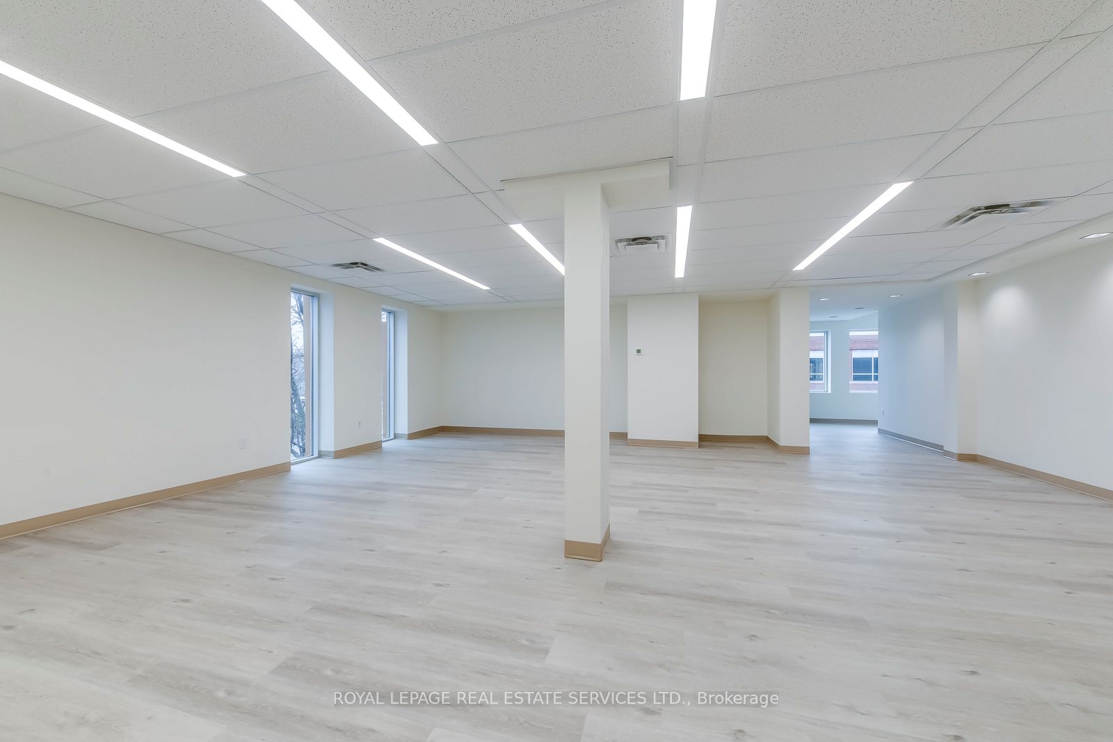 401 Victoria Avenue N 200 Property Photo 4