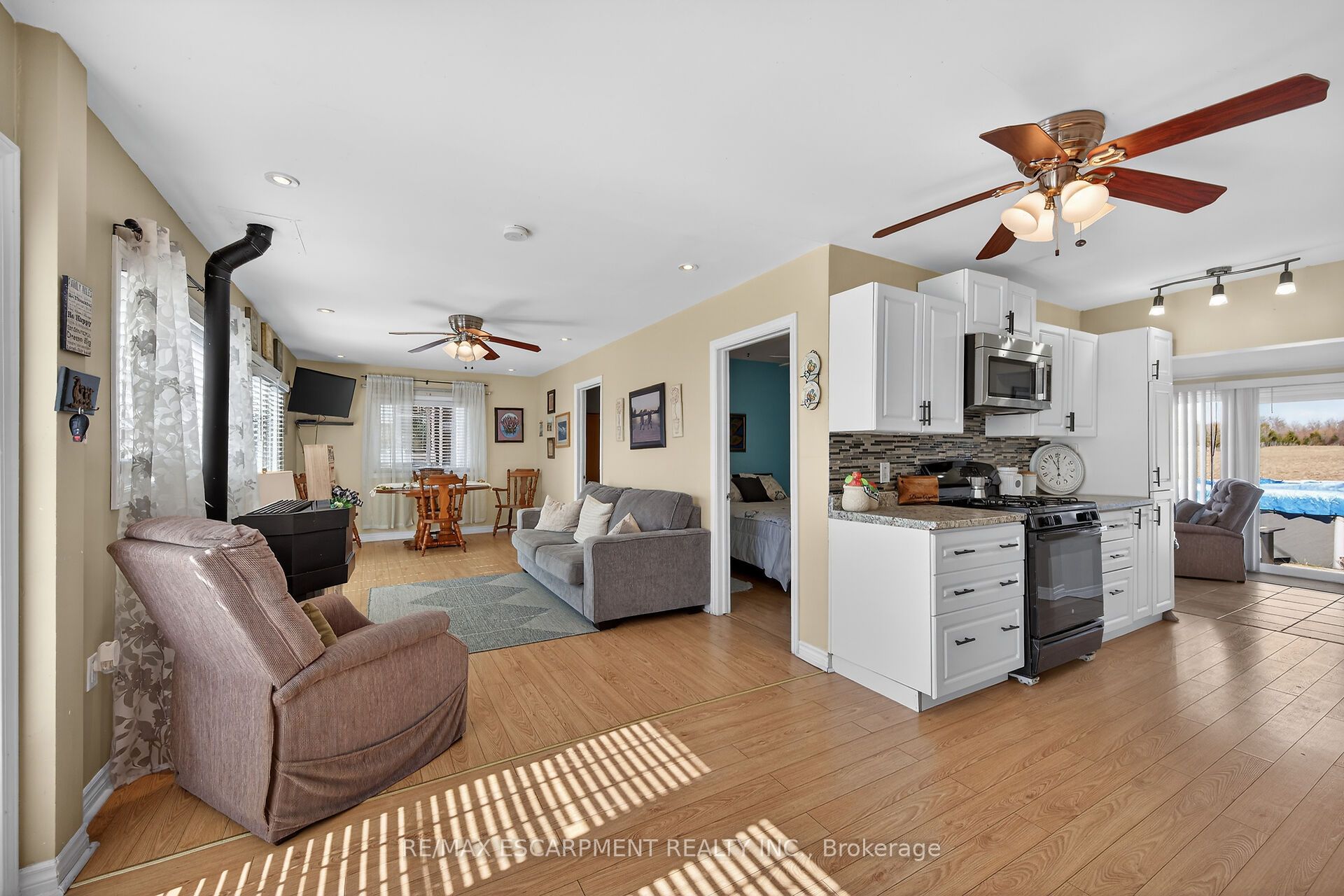 87 Lakeshore Road Property Photo 6