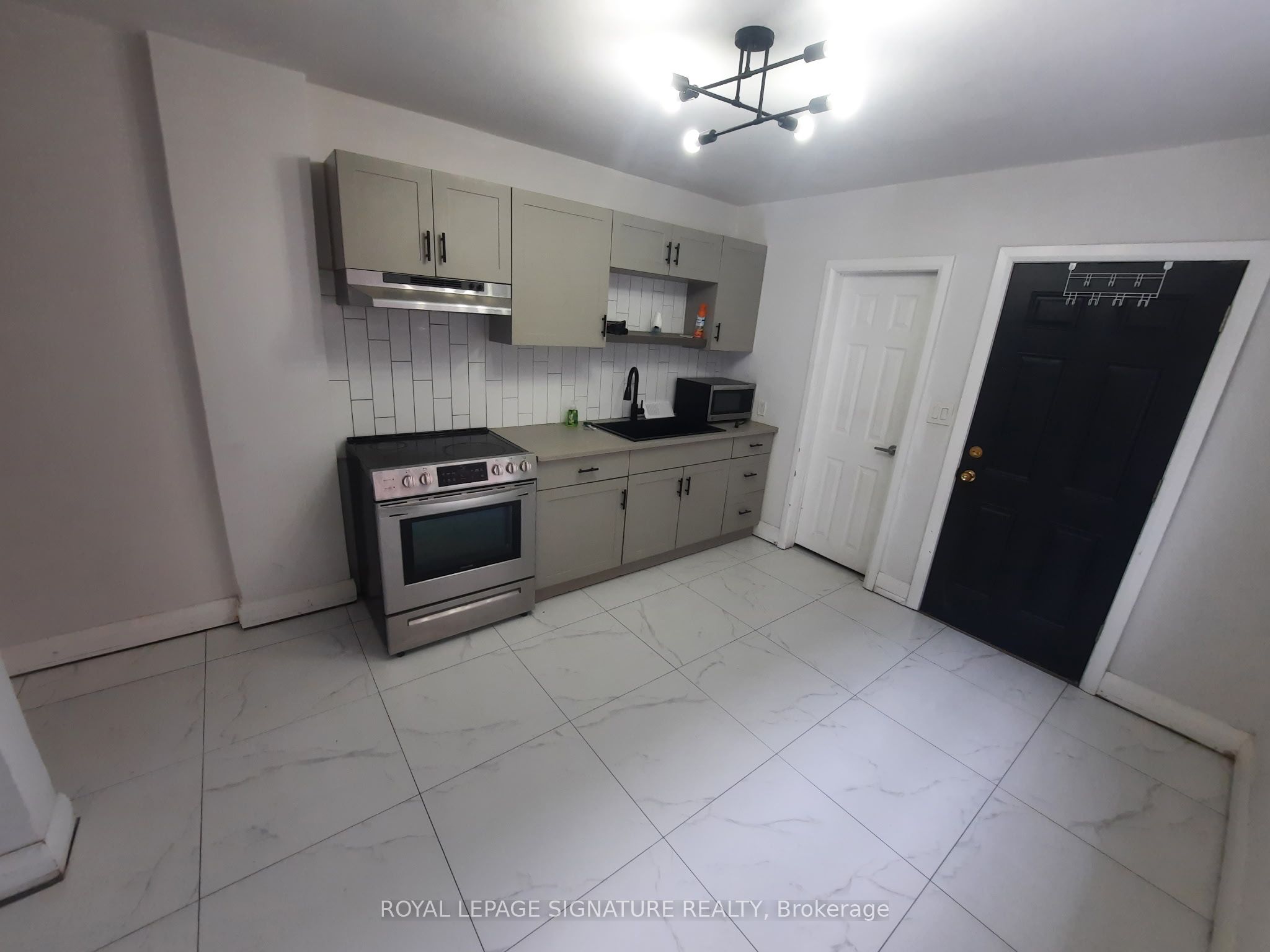 731 St Antoine Crescent Property Photo 13