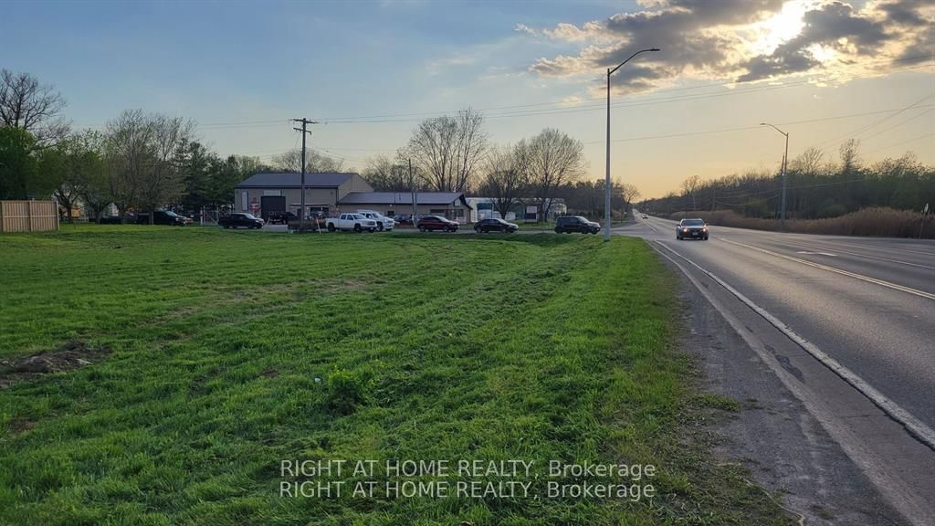 690 Highway 20 W Fonthill Property Photo 2