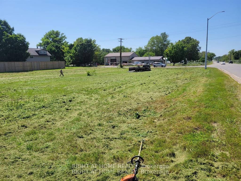 690 Highway 20 W Fonthill Property Photo 3