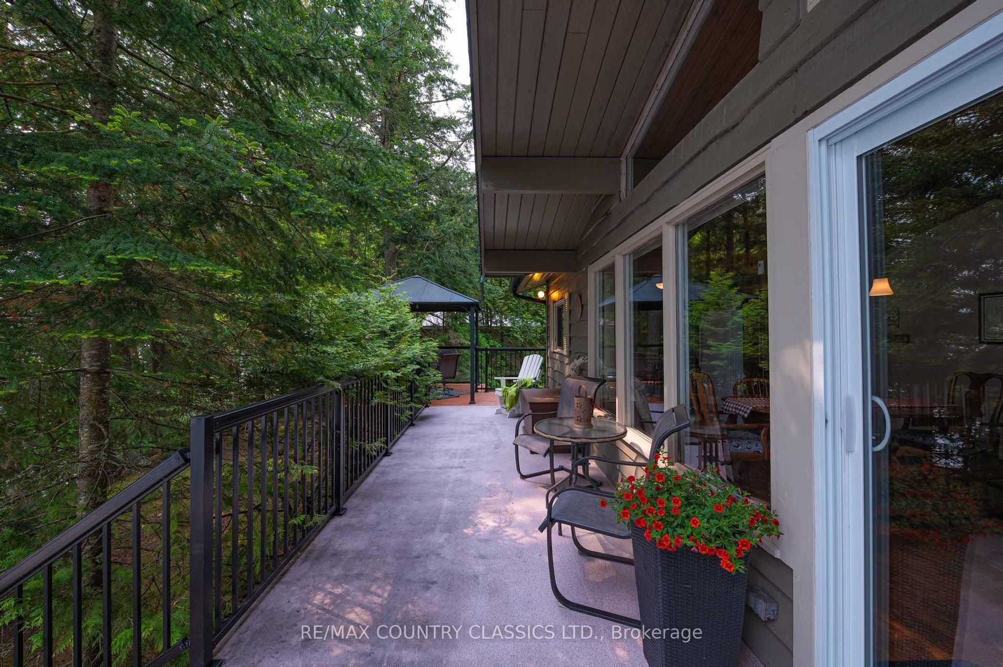217 Moffat Road Property Photo 9