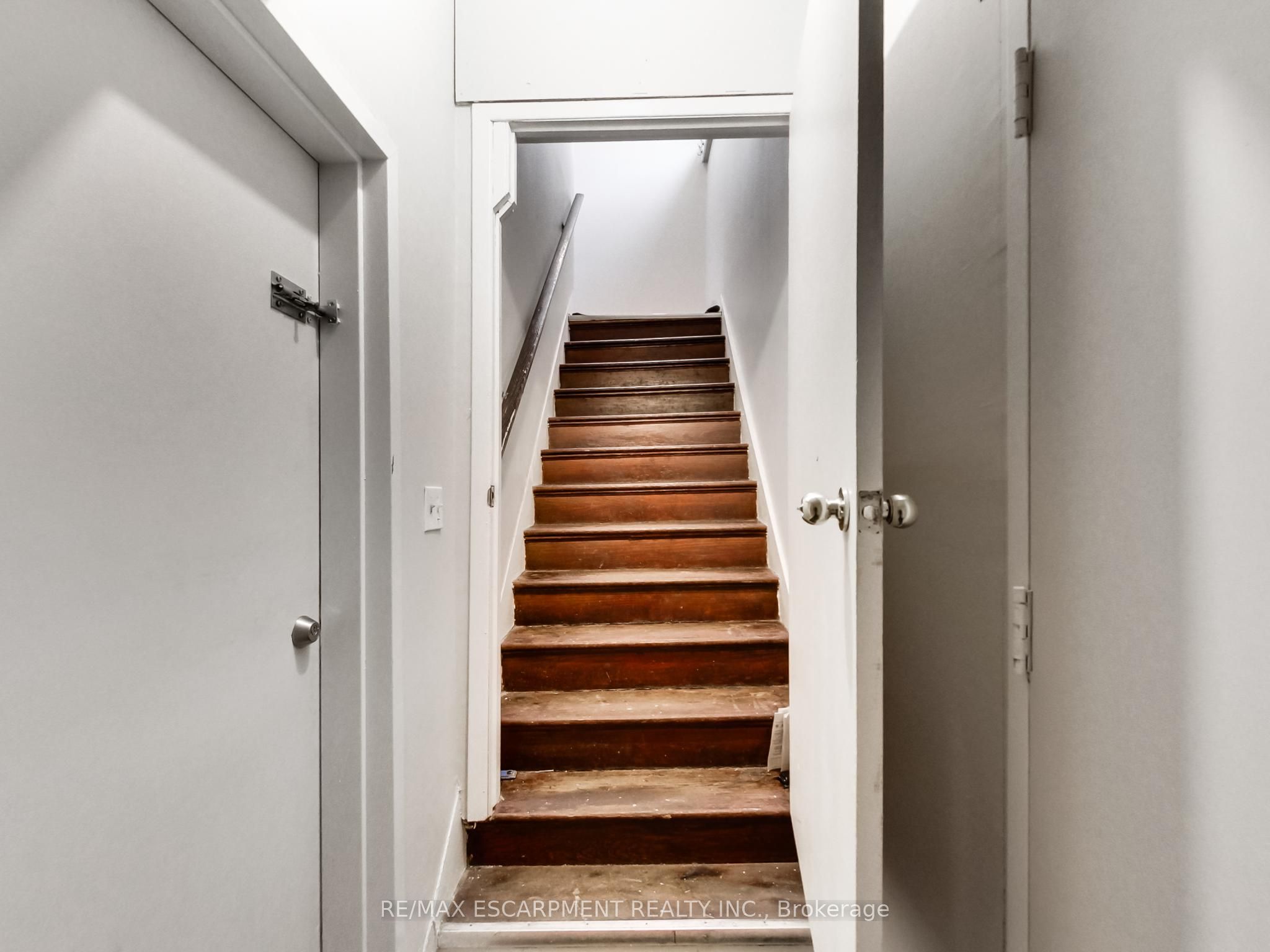 443 Wentworth Street N Property Photo 15