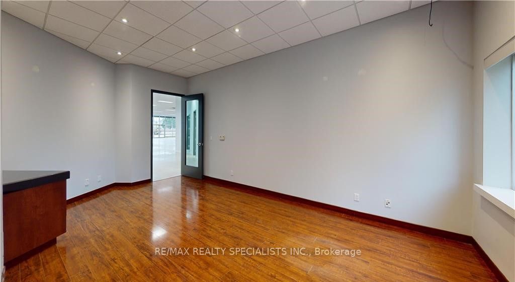 4553 King Street E Property Photo 9