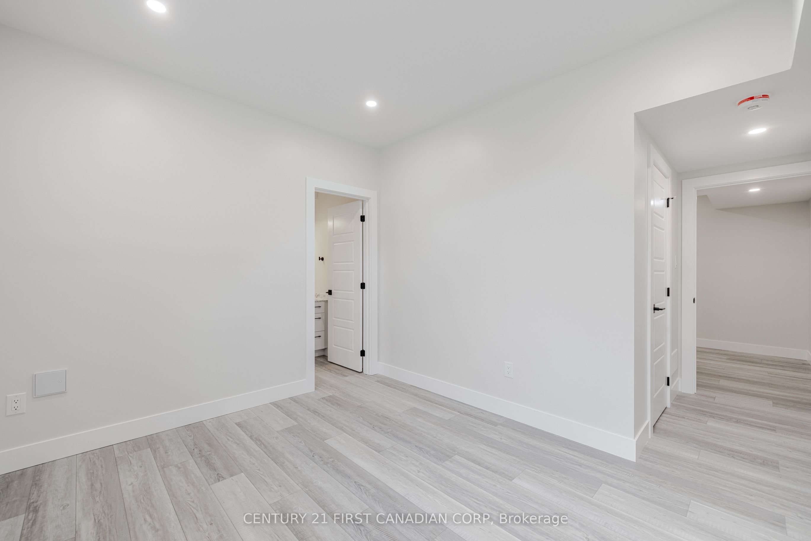 109 Ross Street Property Photo 31
