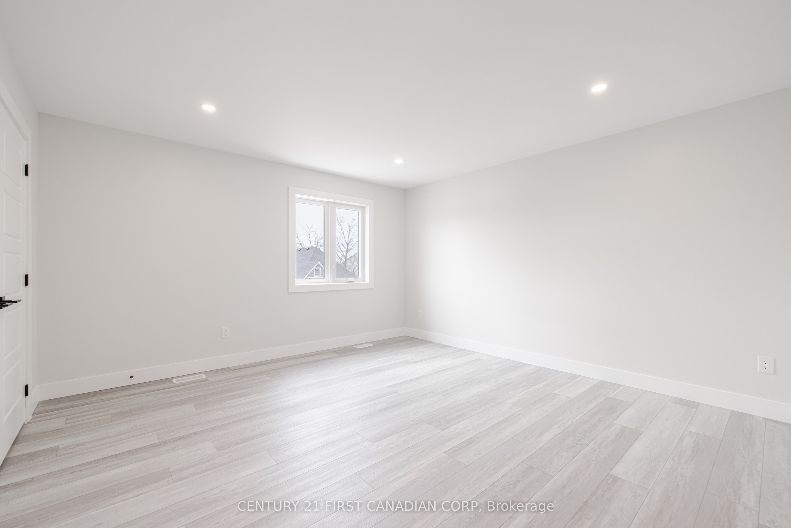109 Ross Street Property Photo 43