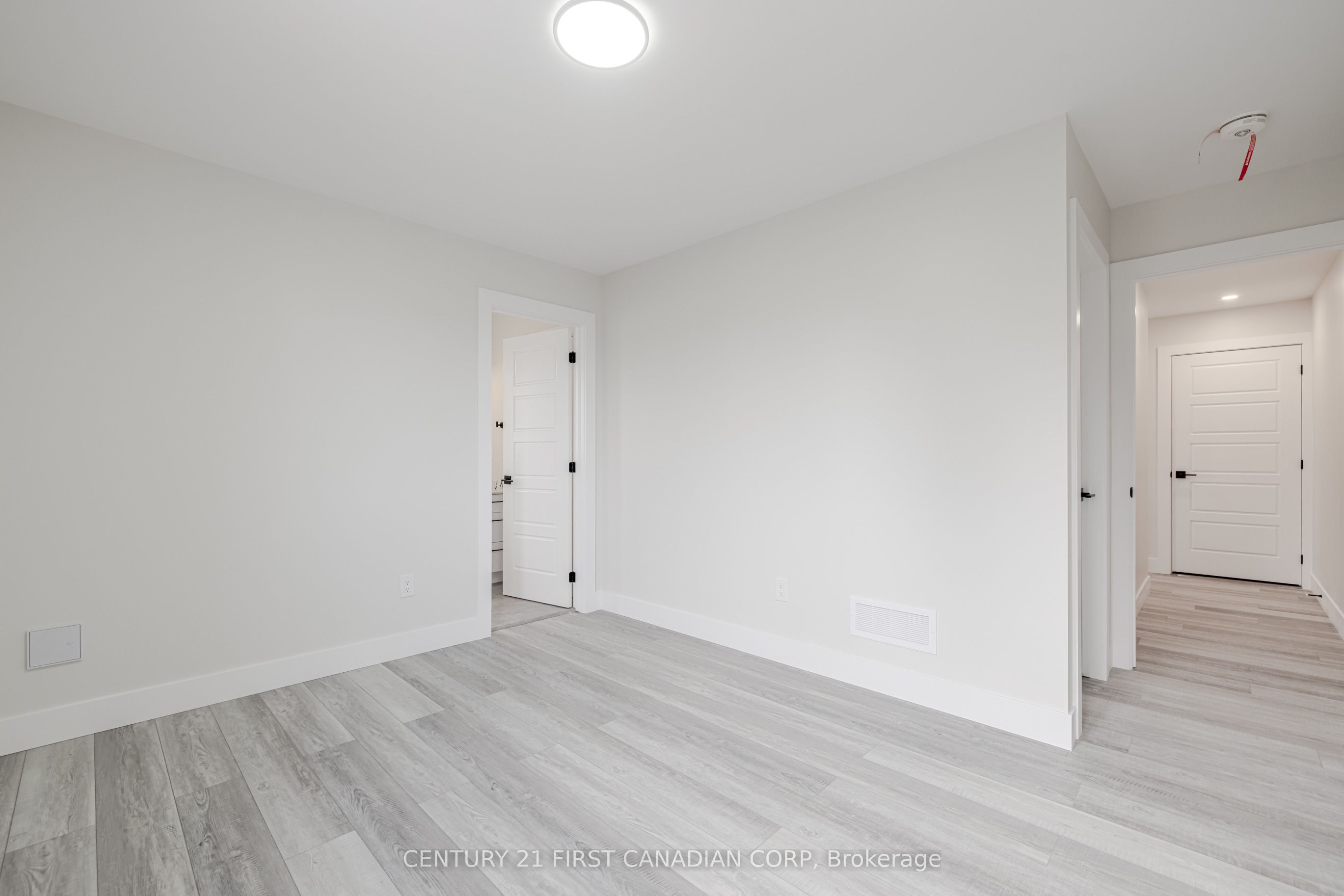 109 Ross Street Property Photo 49