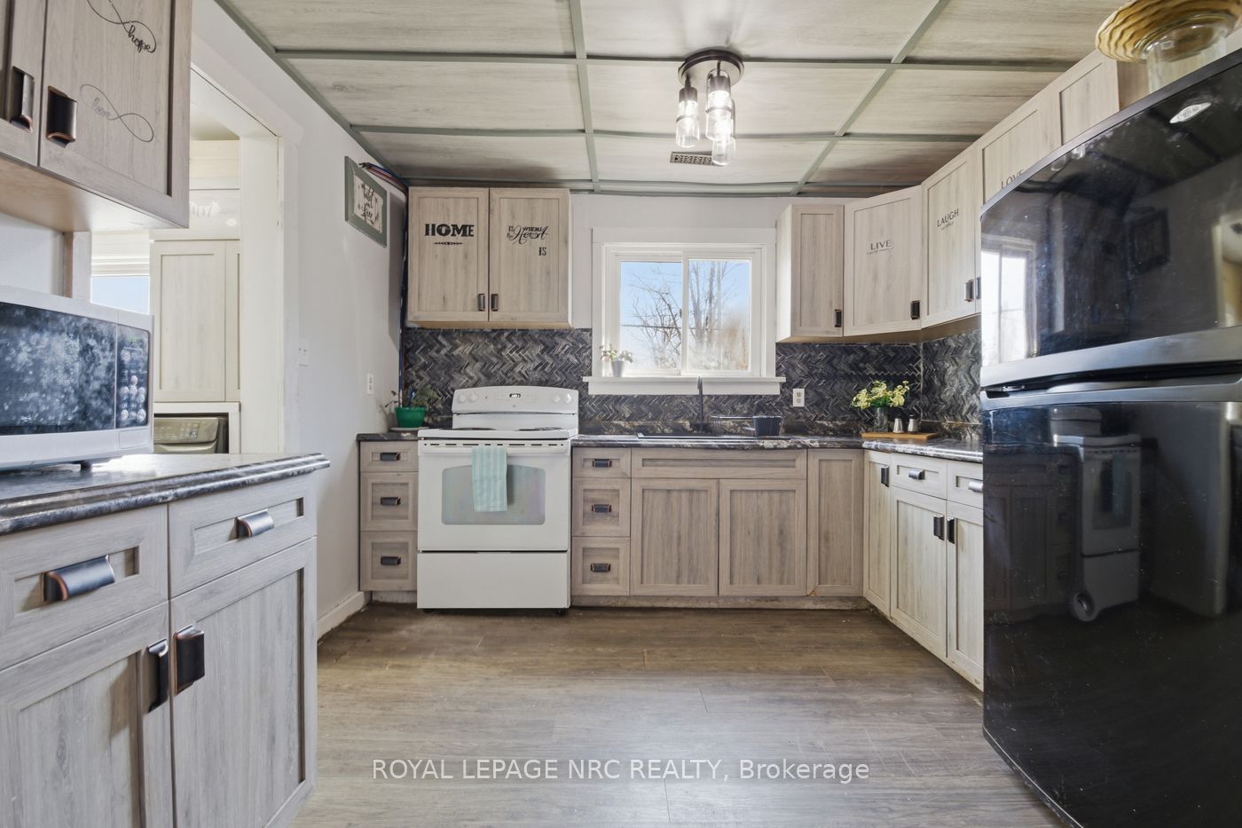 529 Rosehill Road Property Photo 6