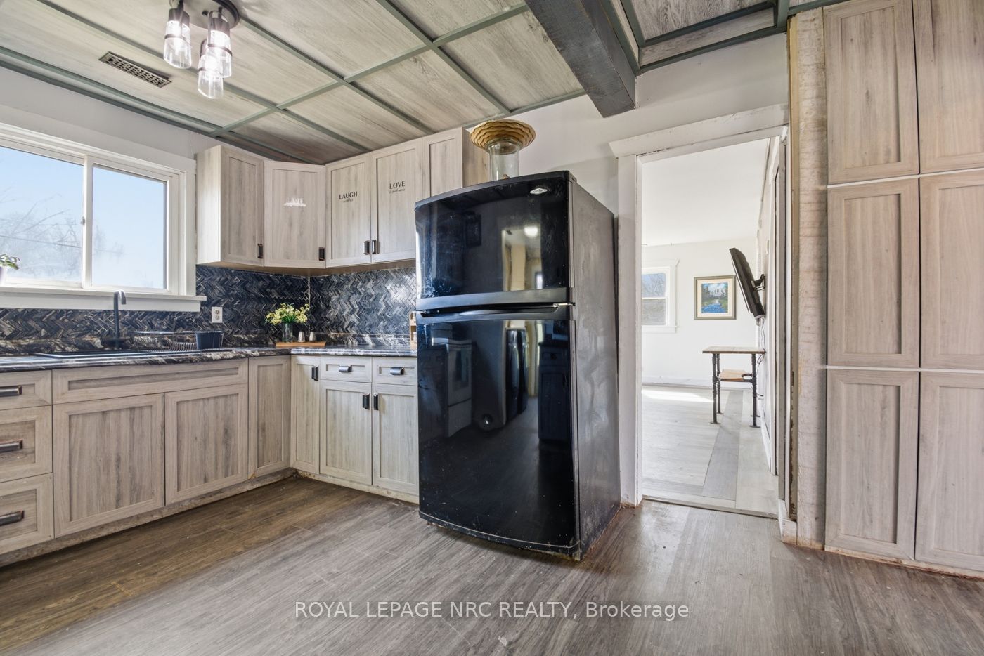 529 Rosehill Road Property Photo 7