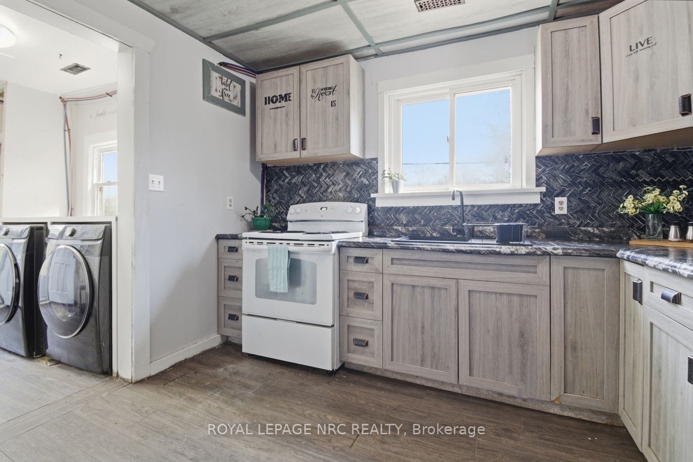 529 Rosehill Road Property Photo 8