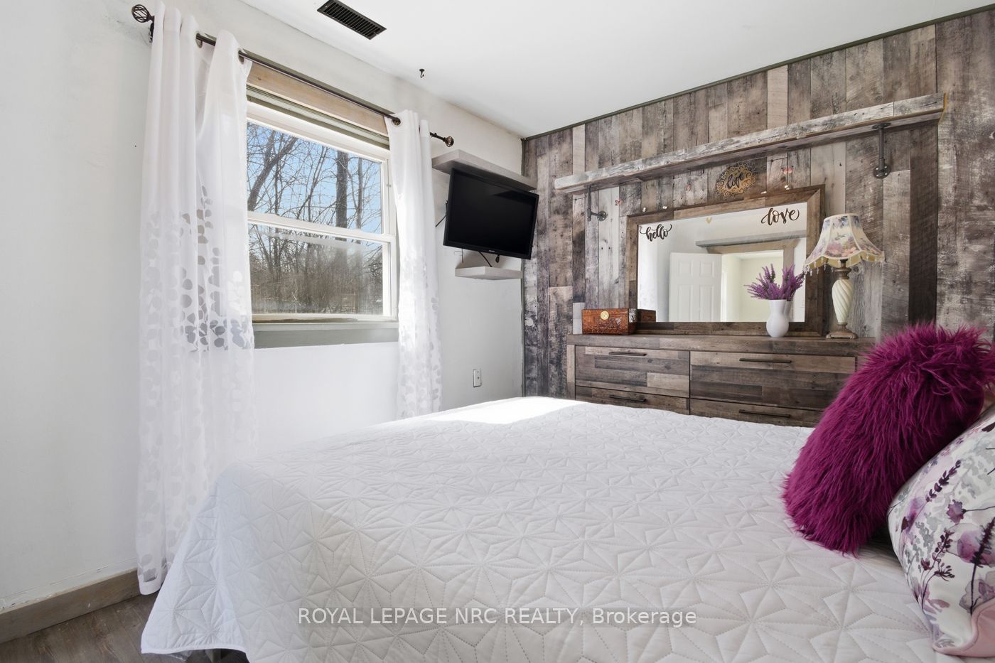 529 Rosehill Road Property Photo 12