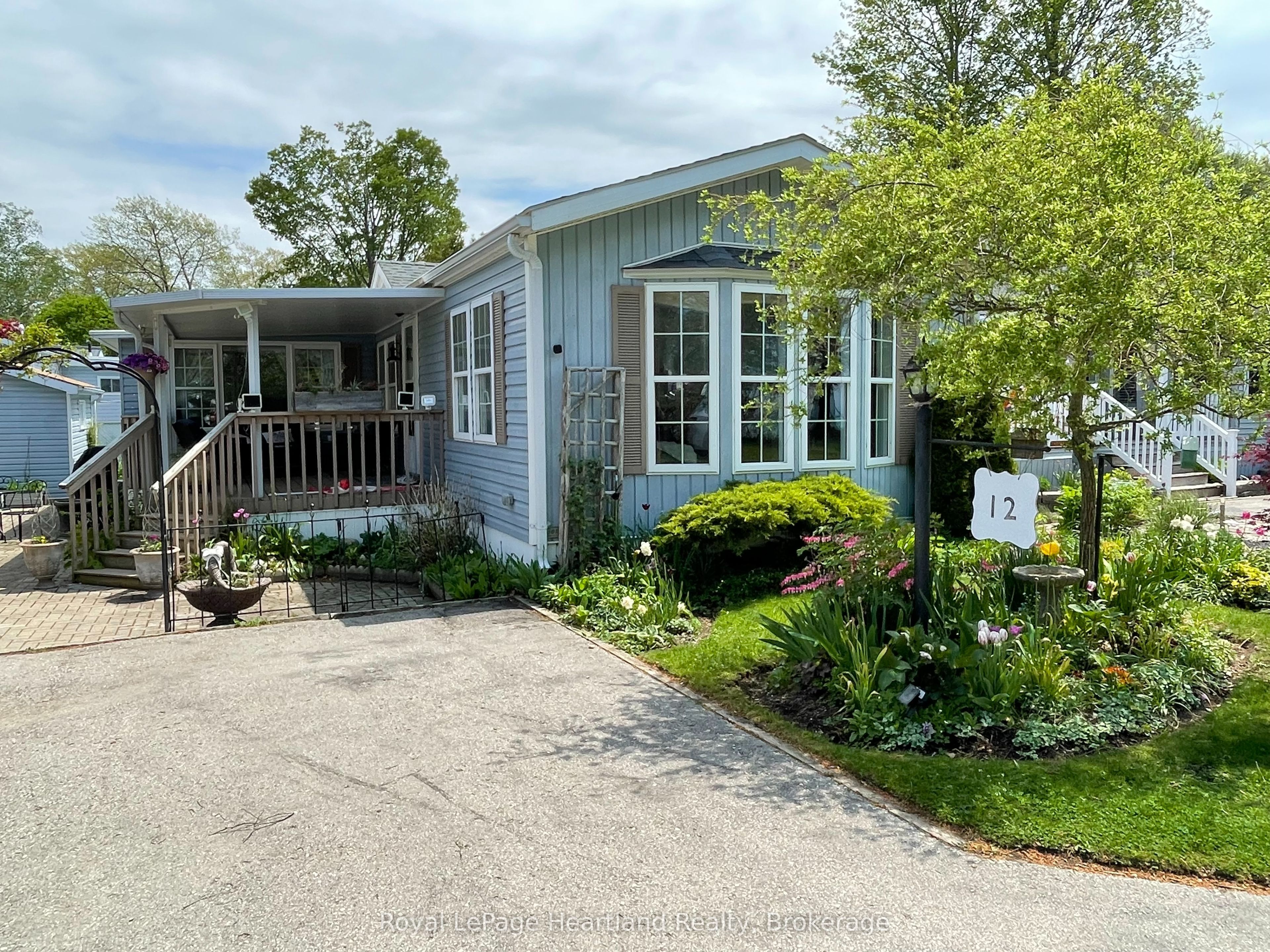 12 IROQUOIS Lane Property Photo 1