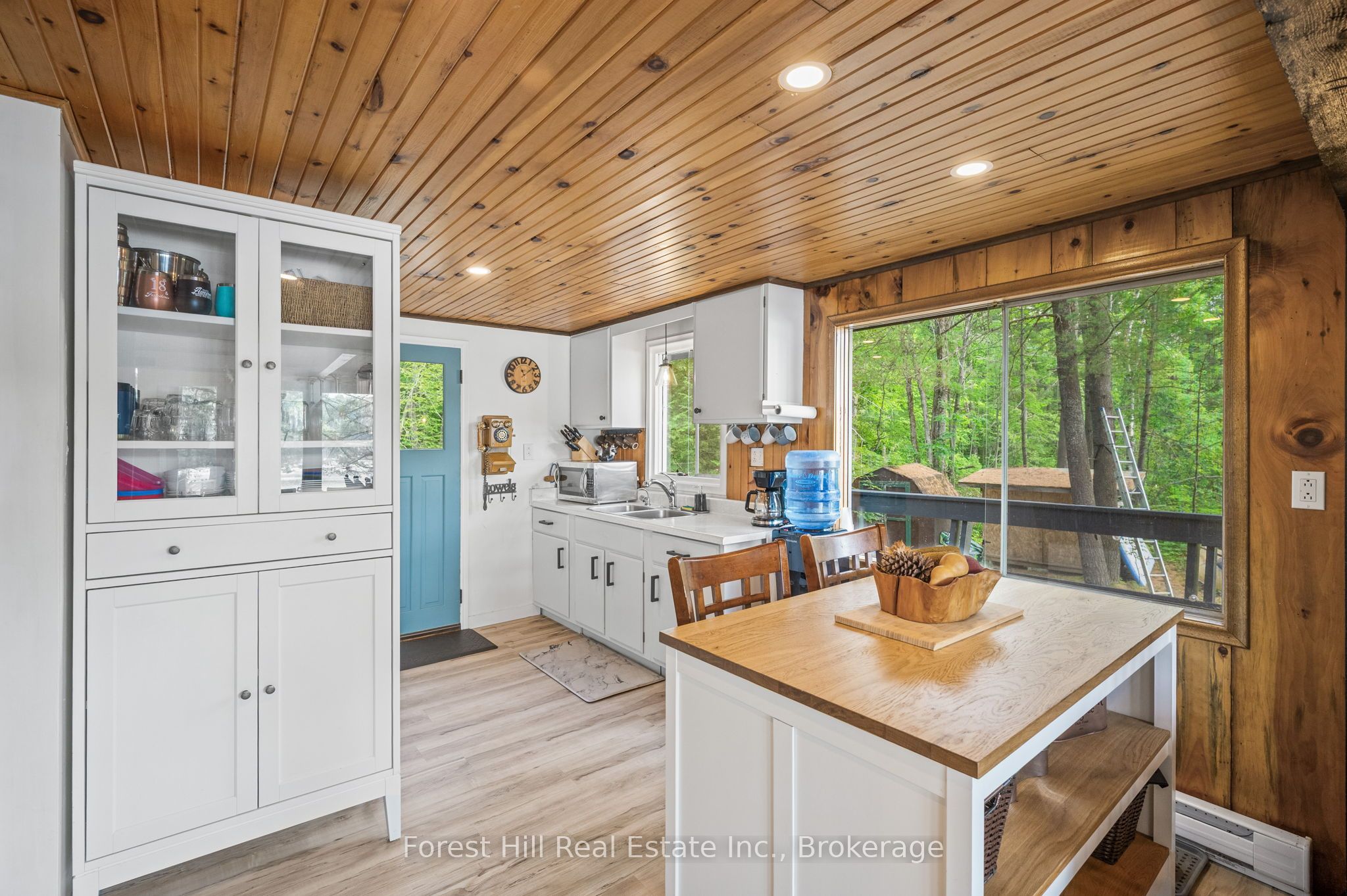 1099 Bracken Trail Property Photo 12