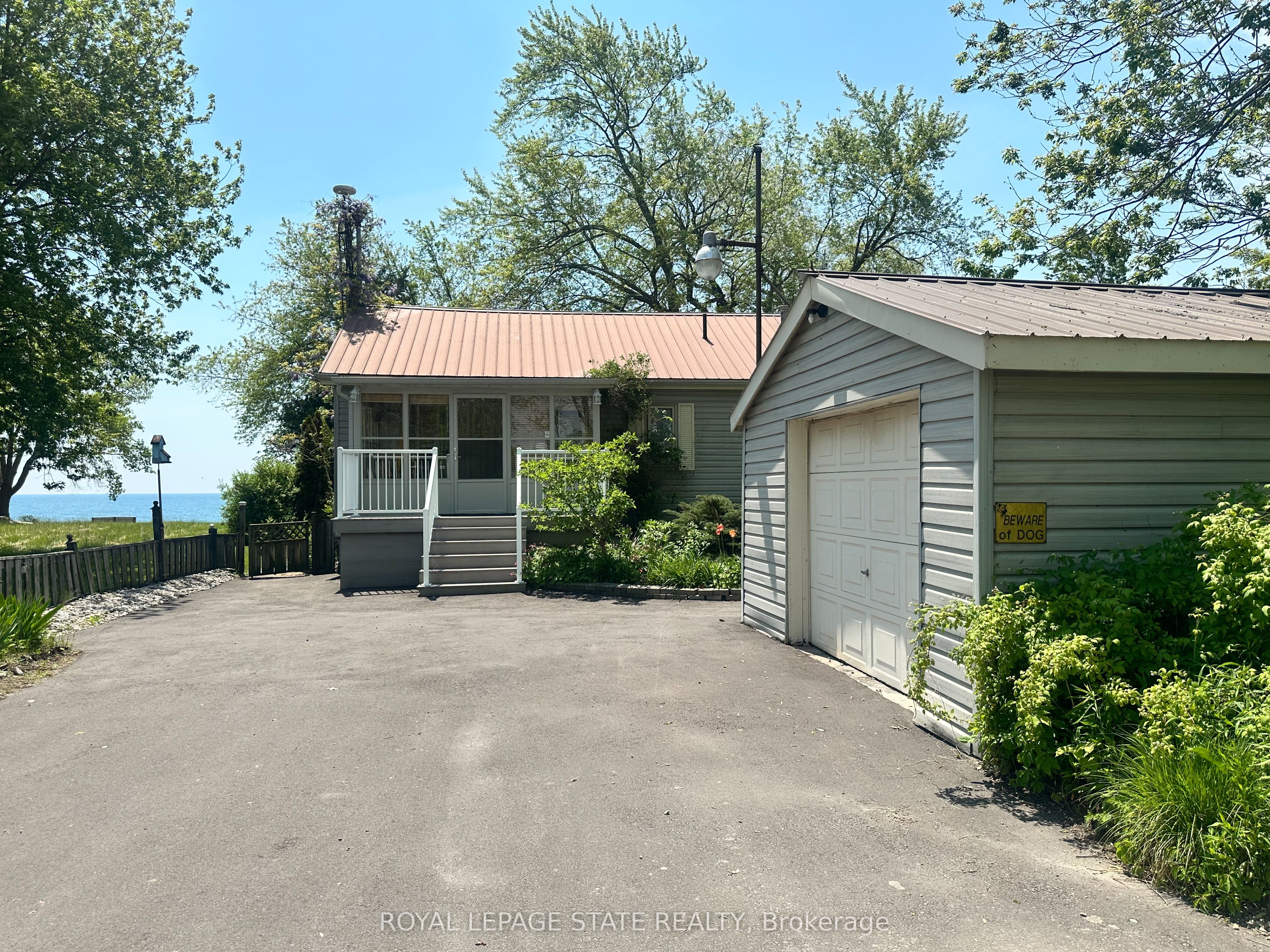 2592 Lakeshore Road Property Photo 1