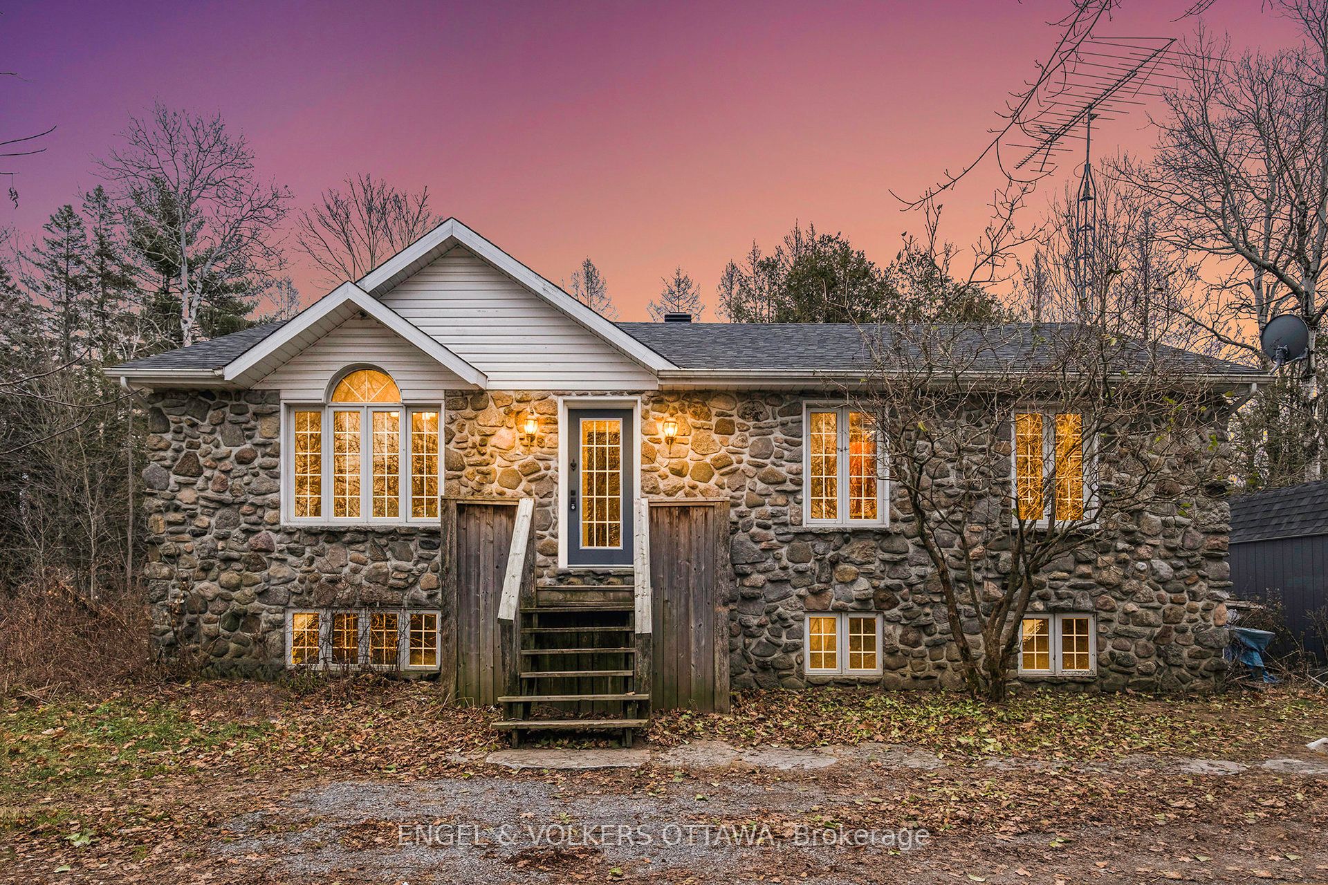 4751 Pearl Road Property Photo 1