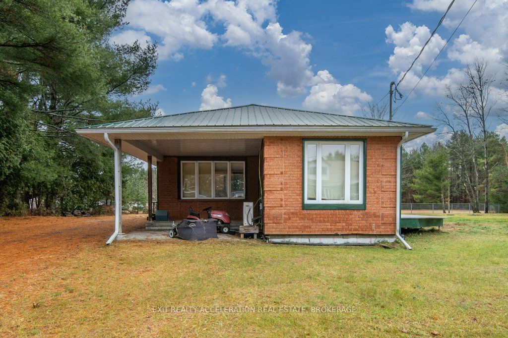 14 West Park Lane Property Photo 4