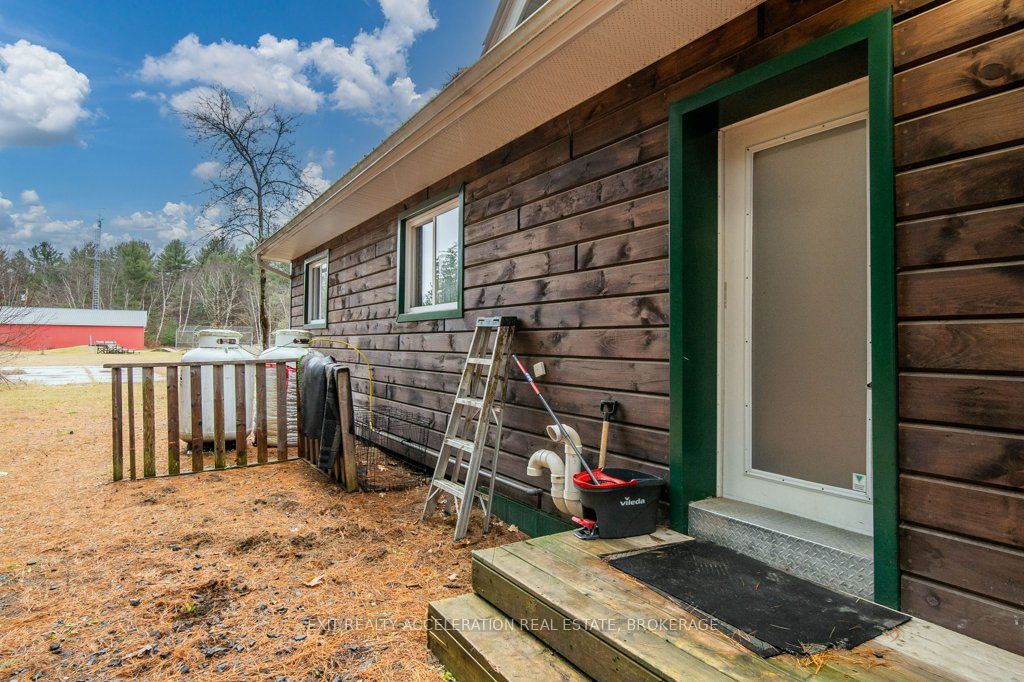 14 West Park Lane Property Photo 5
