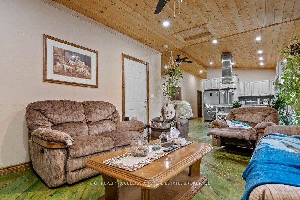 14 West Park Lane Property Photo 15