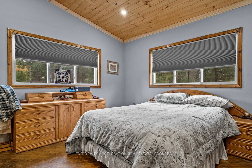 14 West Park Lane Property Photo 17