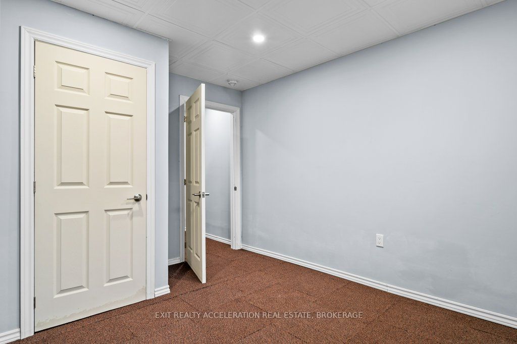 14 West Park Lane Property Photo 28