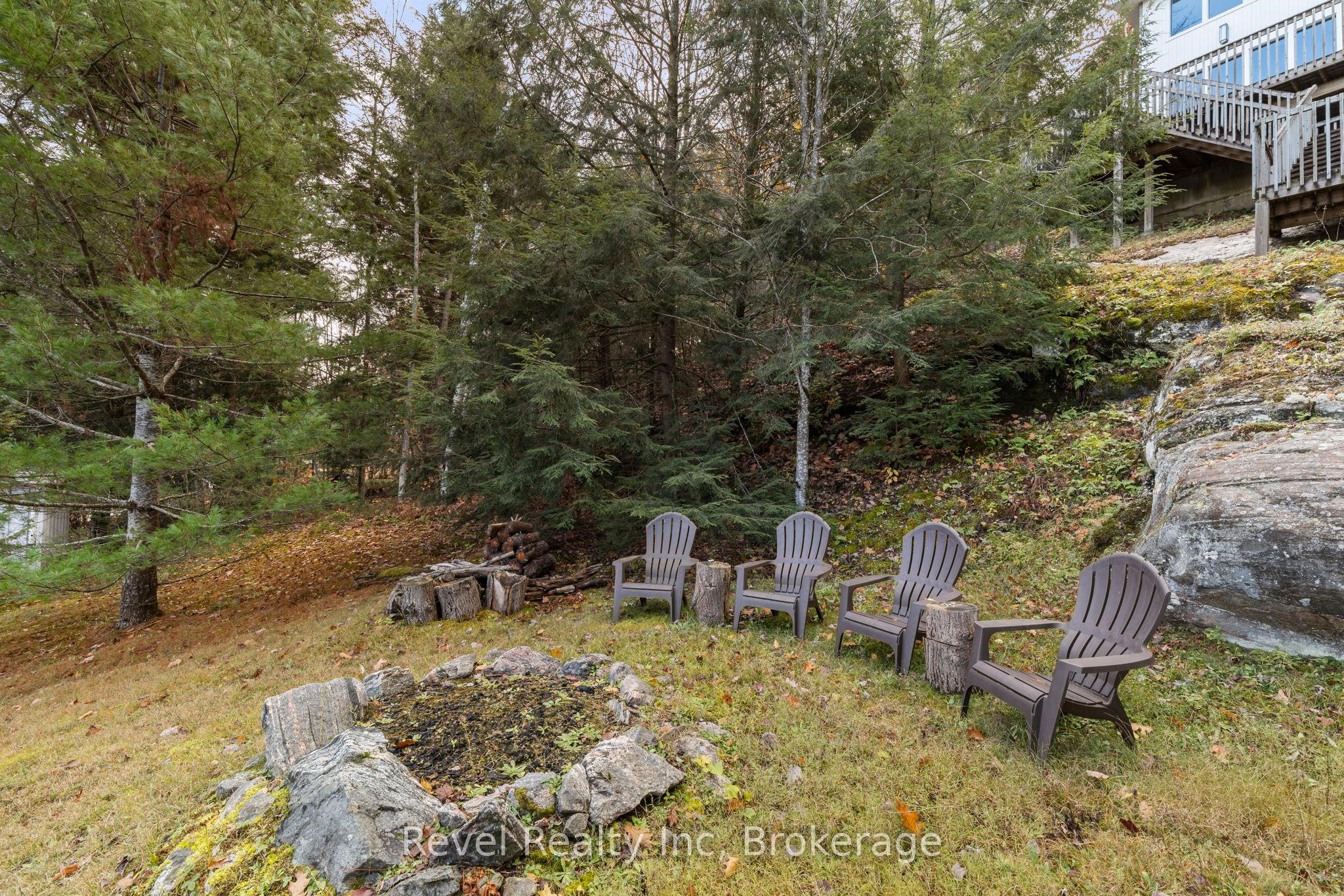 75 Silver Point Drive Property Photo 3