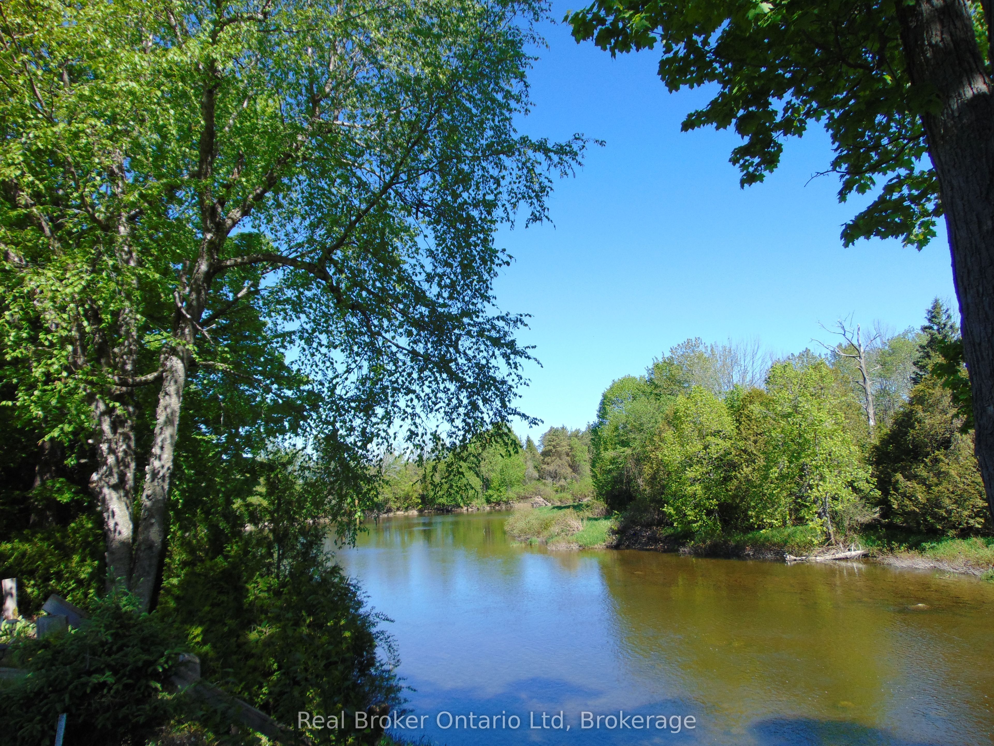 16 Twin River Drive N Property Photo 2