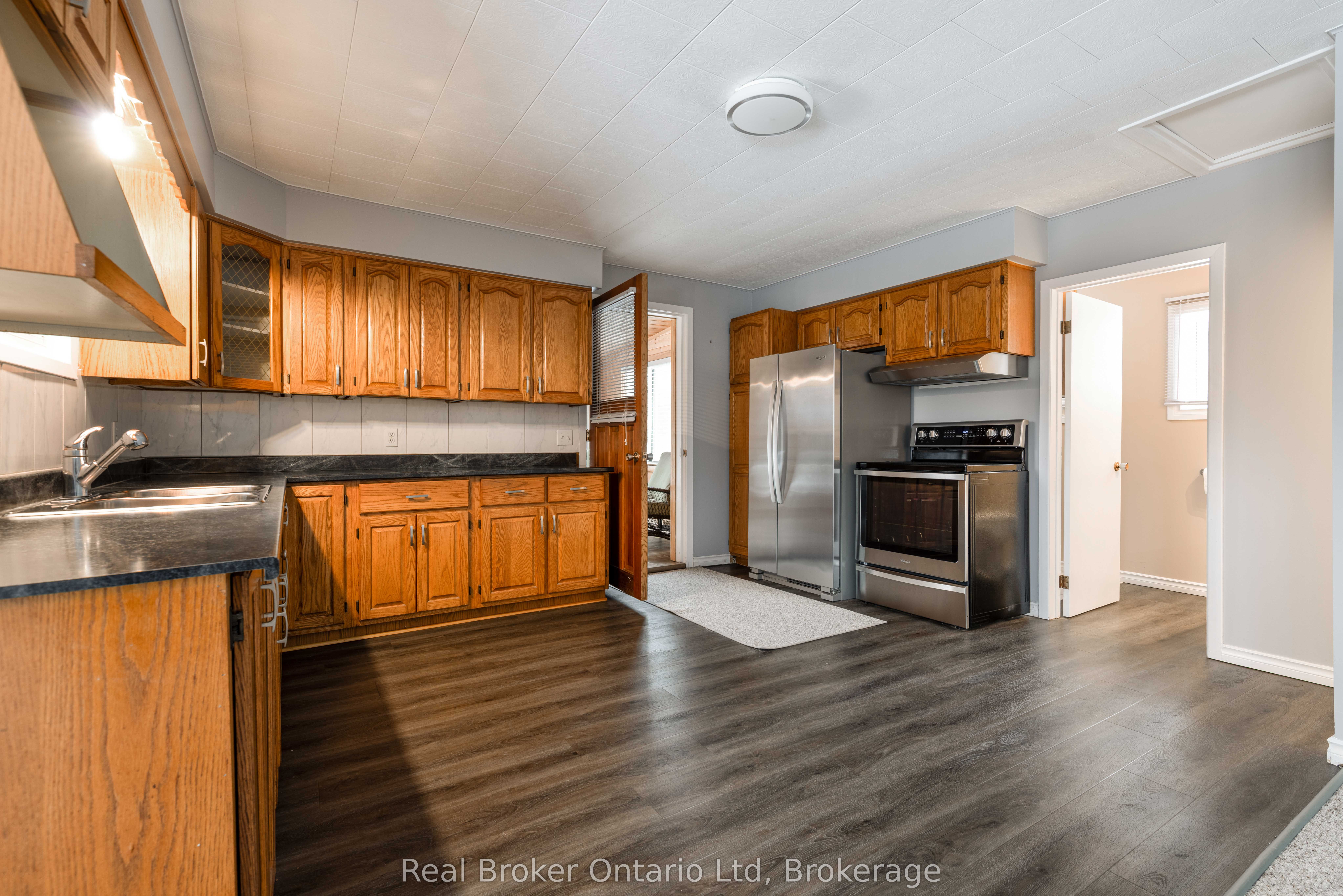 16 Twin River Drive N Property Photo 5