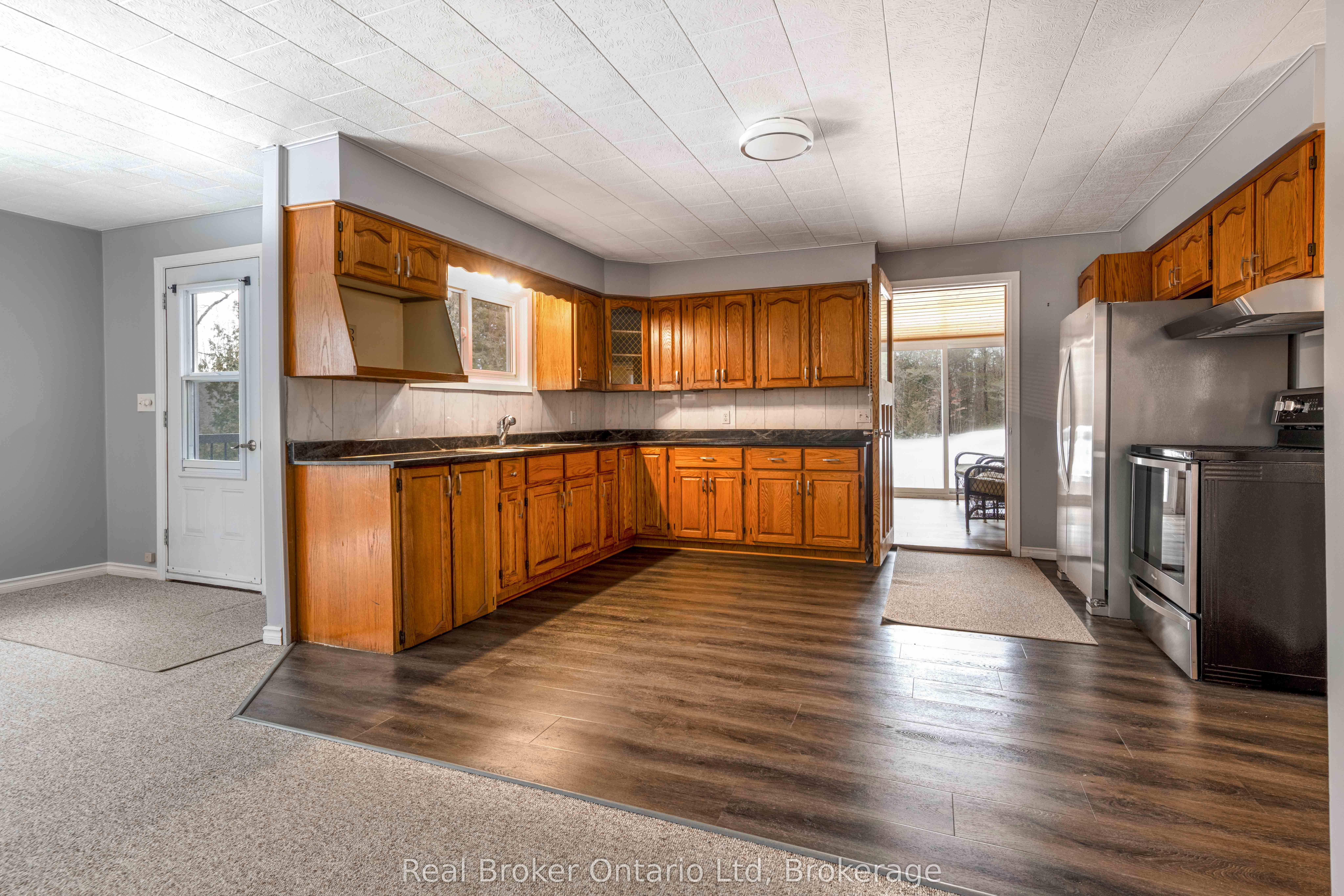 16 Twin River Drive N Property Photo 6