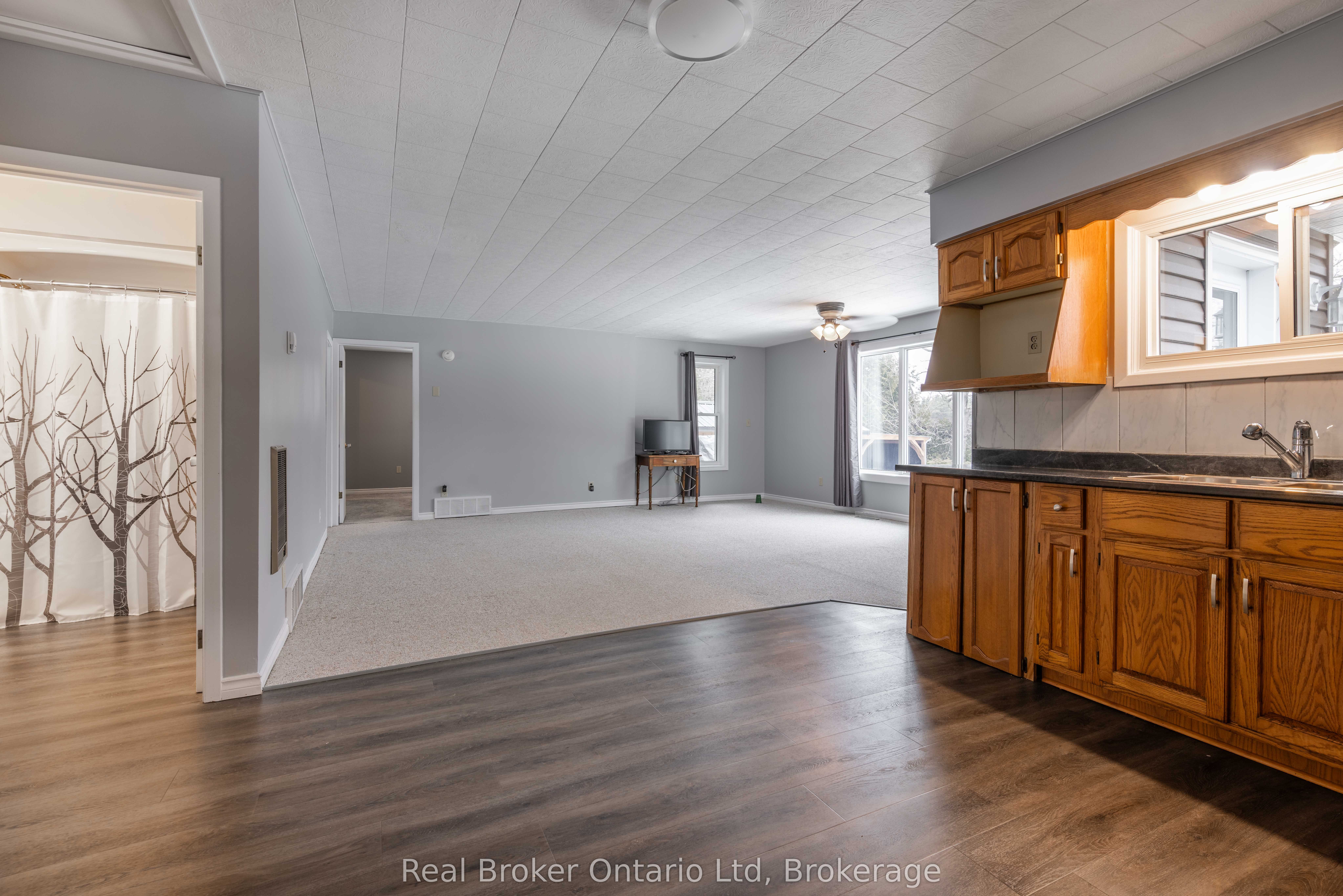16 Twin River Drive N Property Photo 8