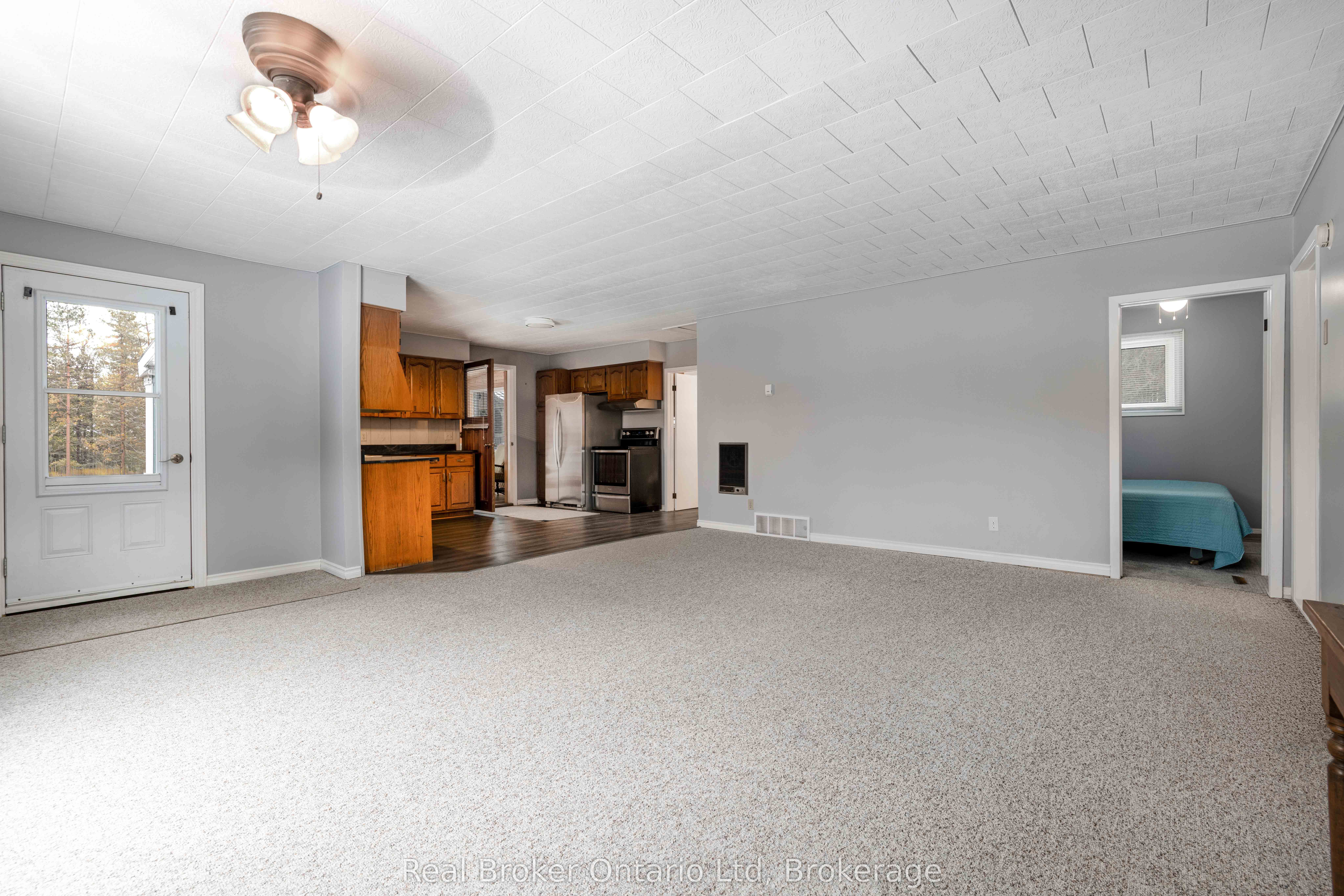 16 Twin River Drive N Property Photo 9