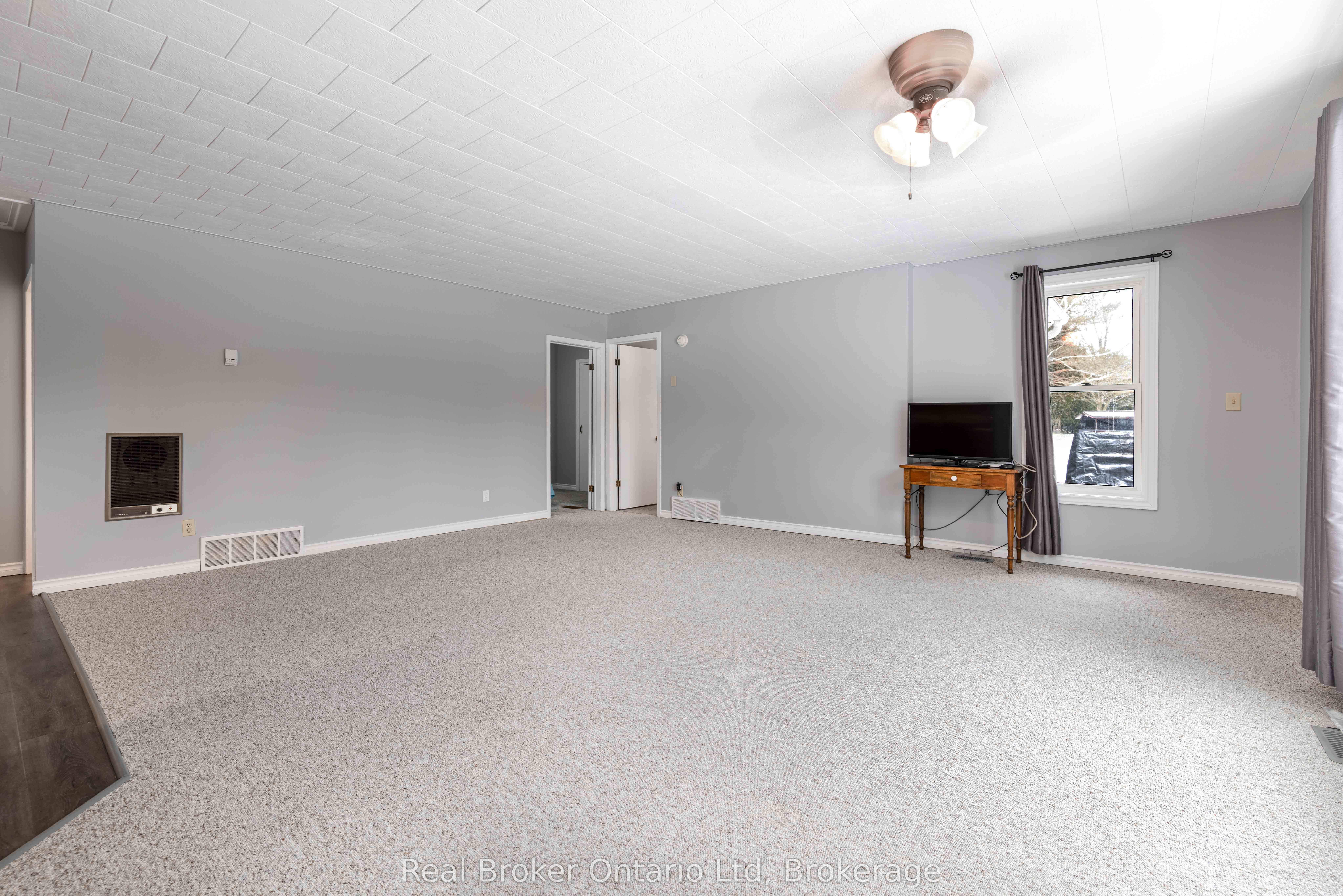 16 Twin River Drive N Property Photo 10