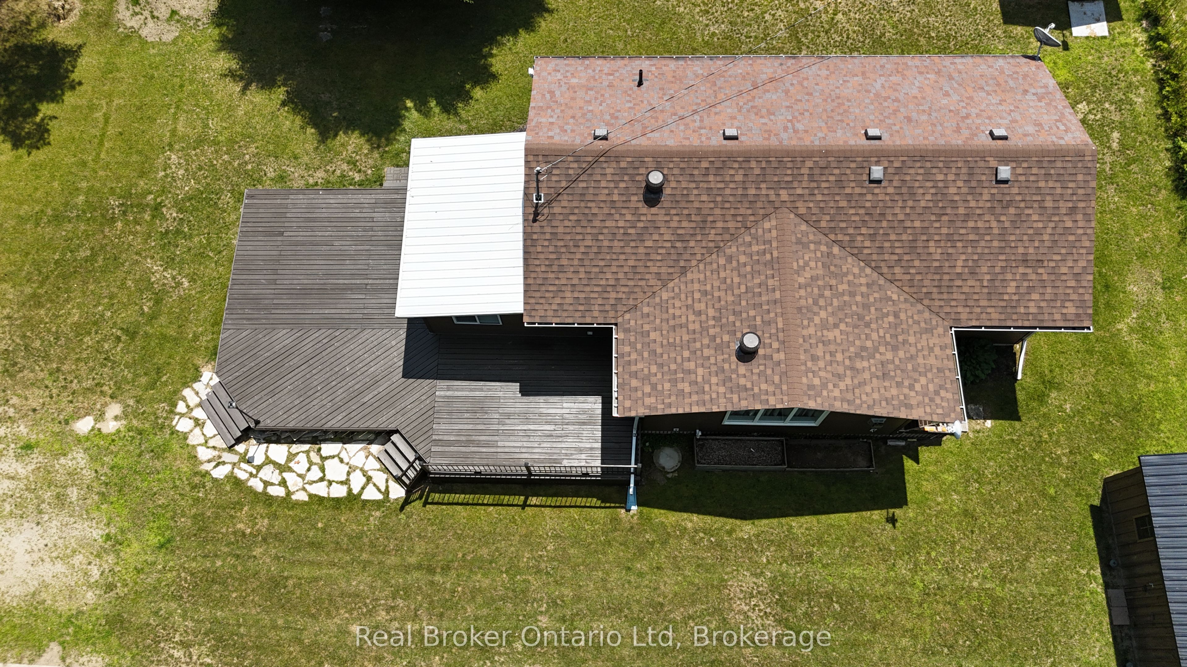 16 Twin River Drive N Property Photo 35
